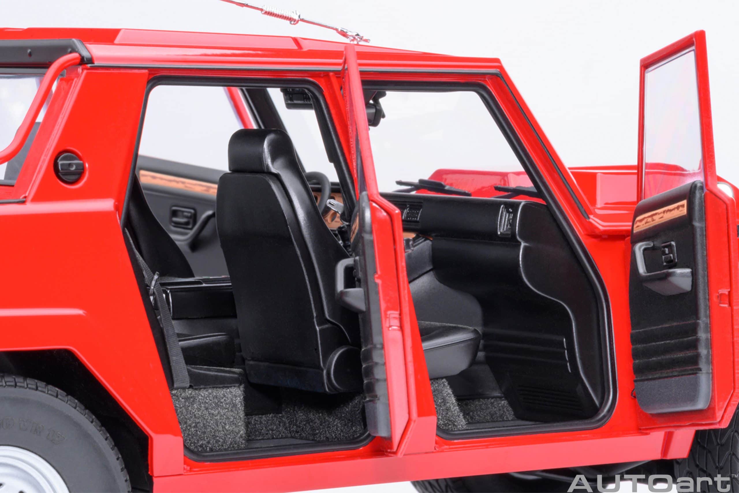AUTOart Lamborghini LM002 1:18 - Seville Red - Image 10