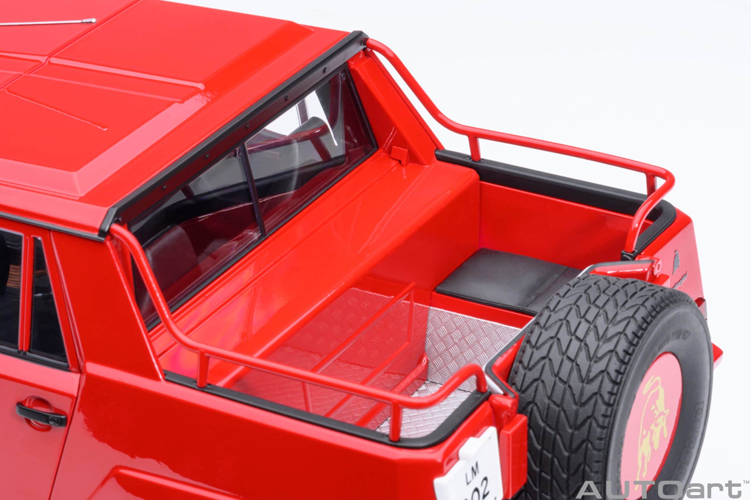 AUTOart Lamborghini LM002 1:18 - Seville Red - Image 13