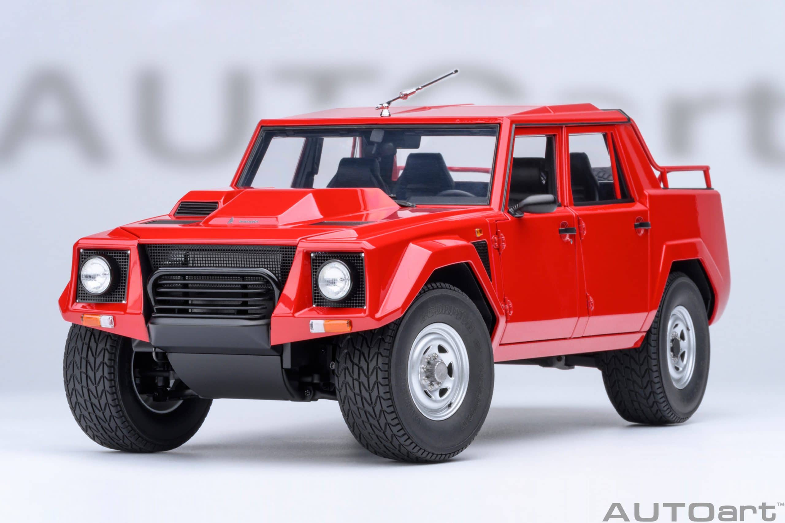 AUTOart Lamborghini LM002 1:18 - Seville Red - Image 17