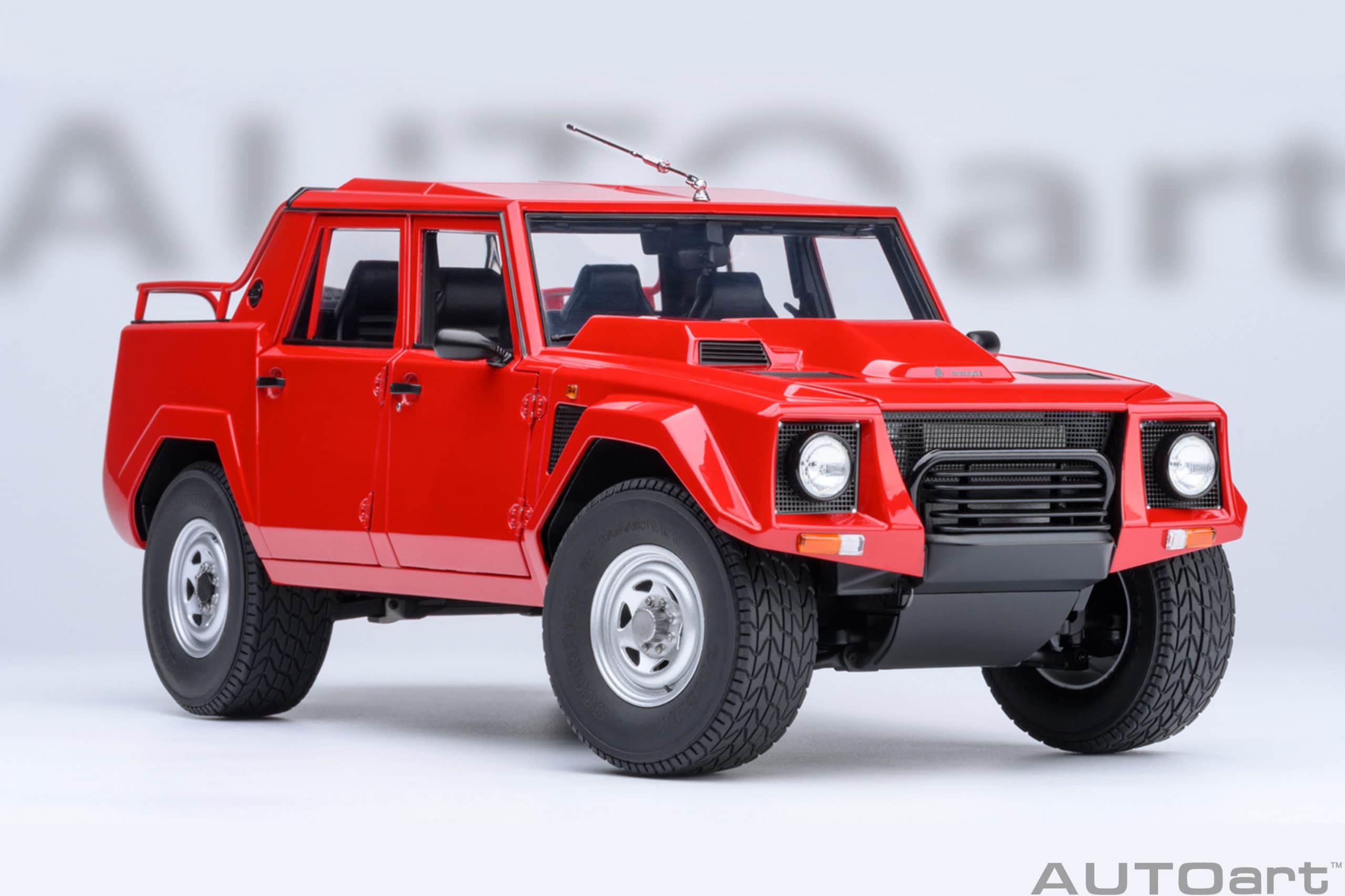 AUTOart Lamborghini LM002 1:18 - Seville Red - Image 18