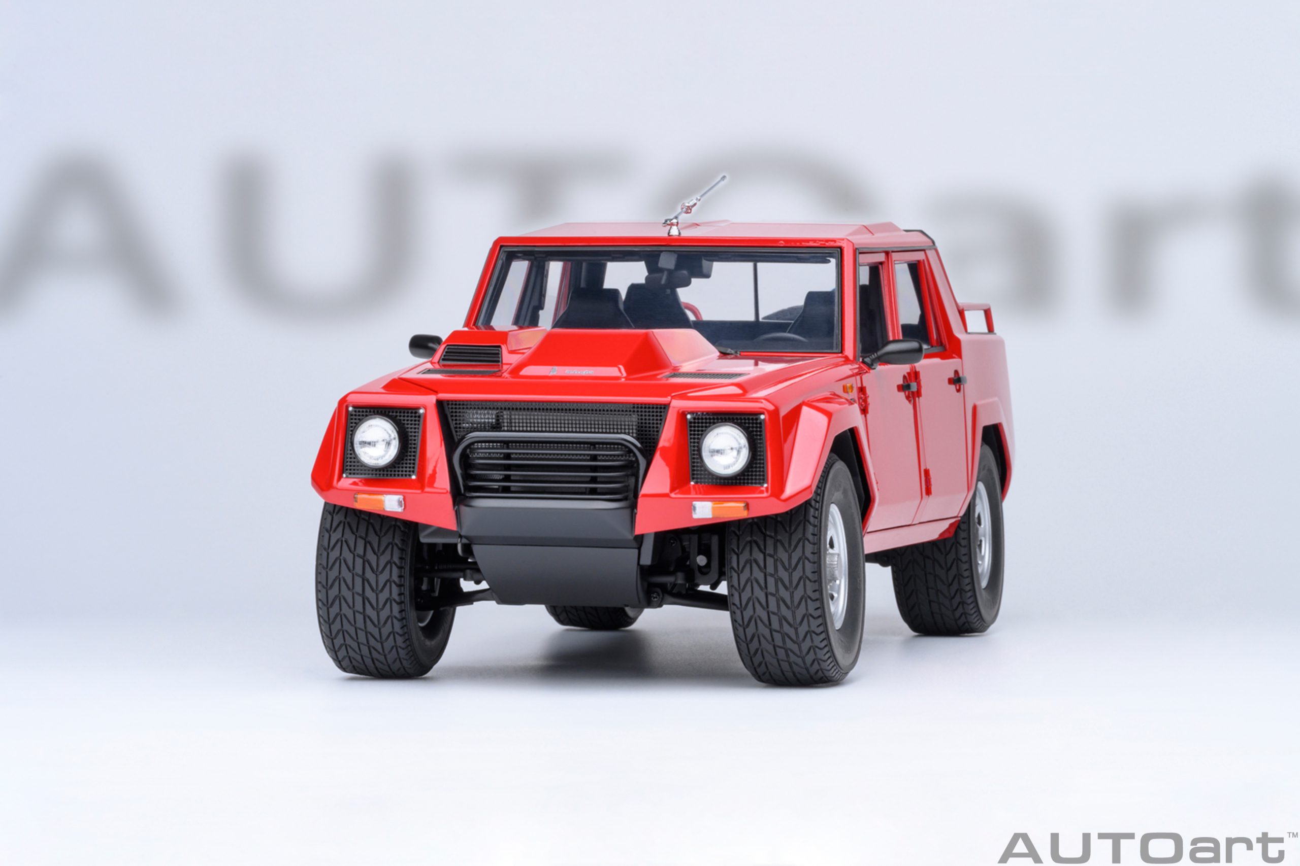 AUTOart Lamborghini LM002 1:18 - Seville Red - Image 19