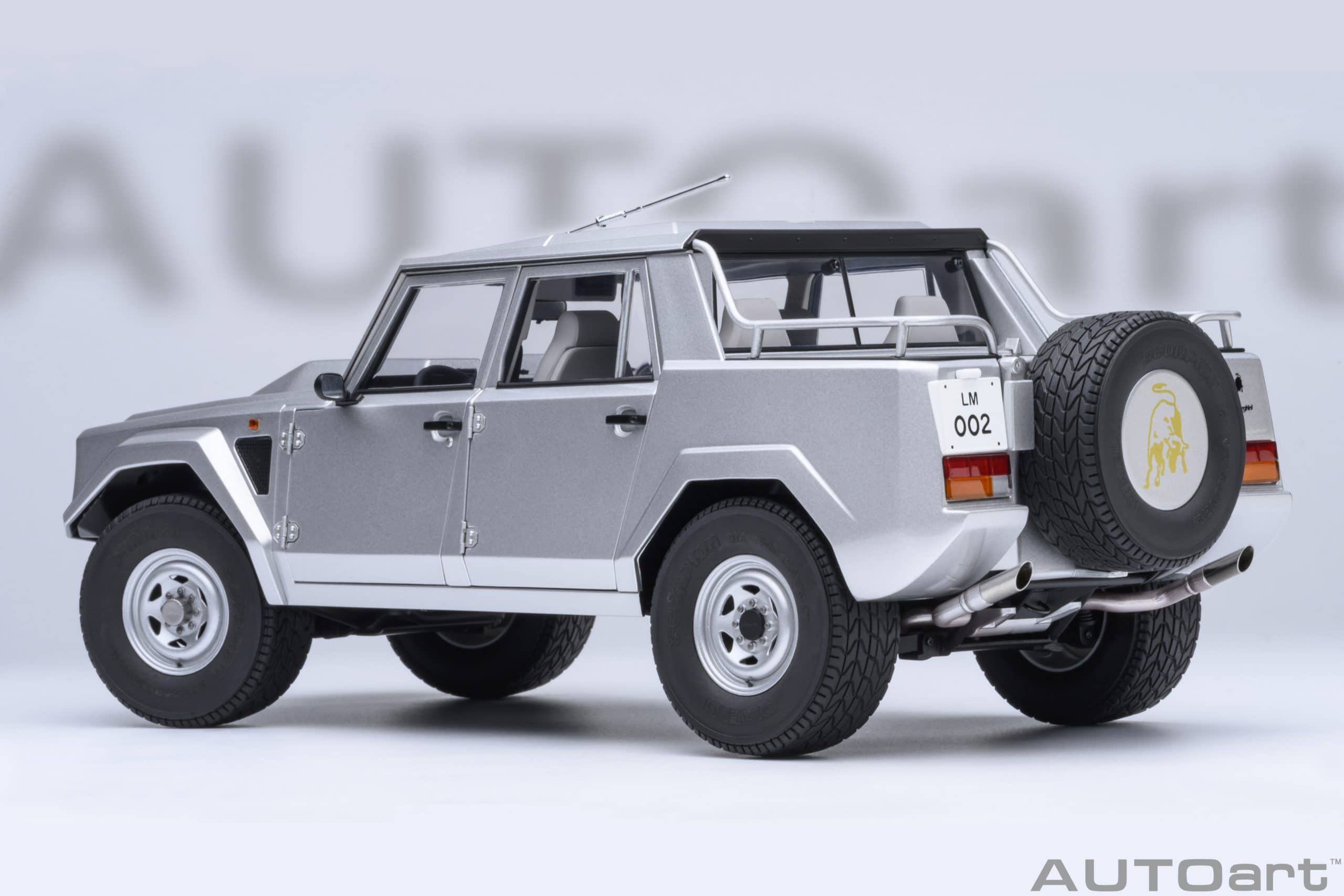 AUTOart Lamborghini LM002 1:18 - Silver - Image 2
