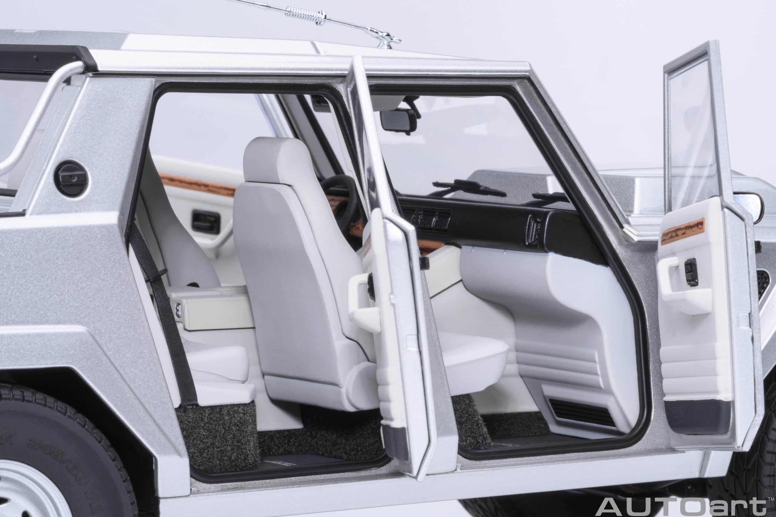 AUTOart Lamborghini LM002 1:18 - Silver - Image 10