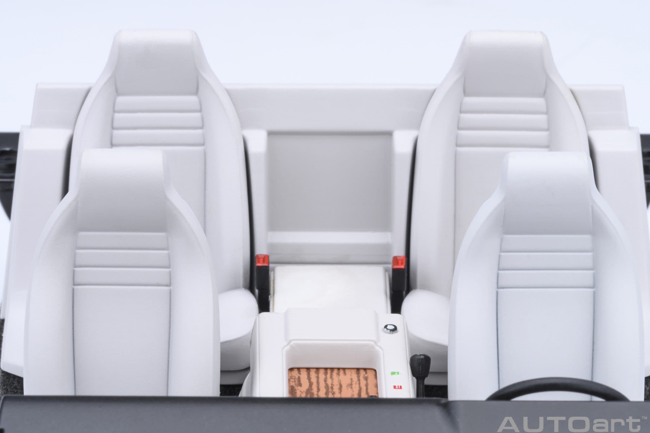 AUTOart Lamborghini LM002 1:18 - Silver - Image 15