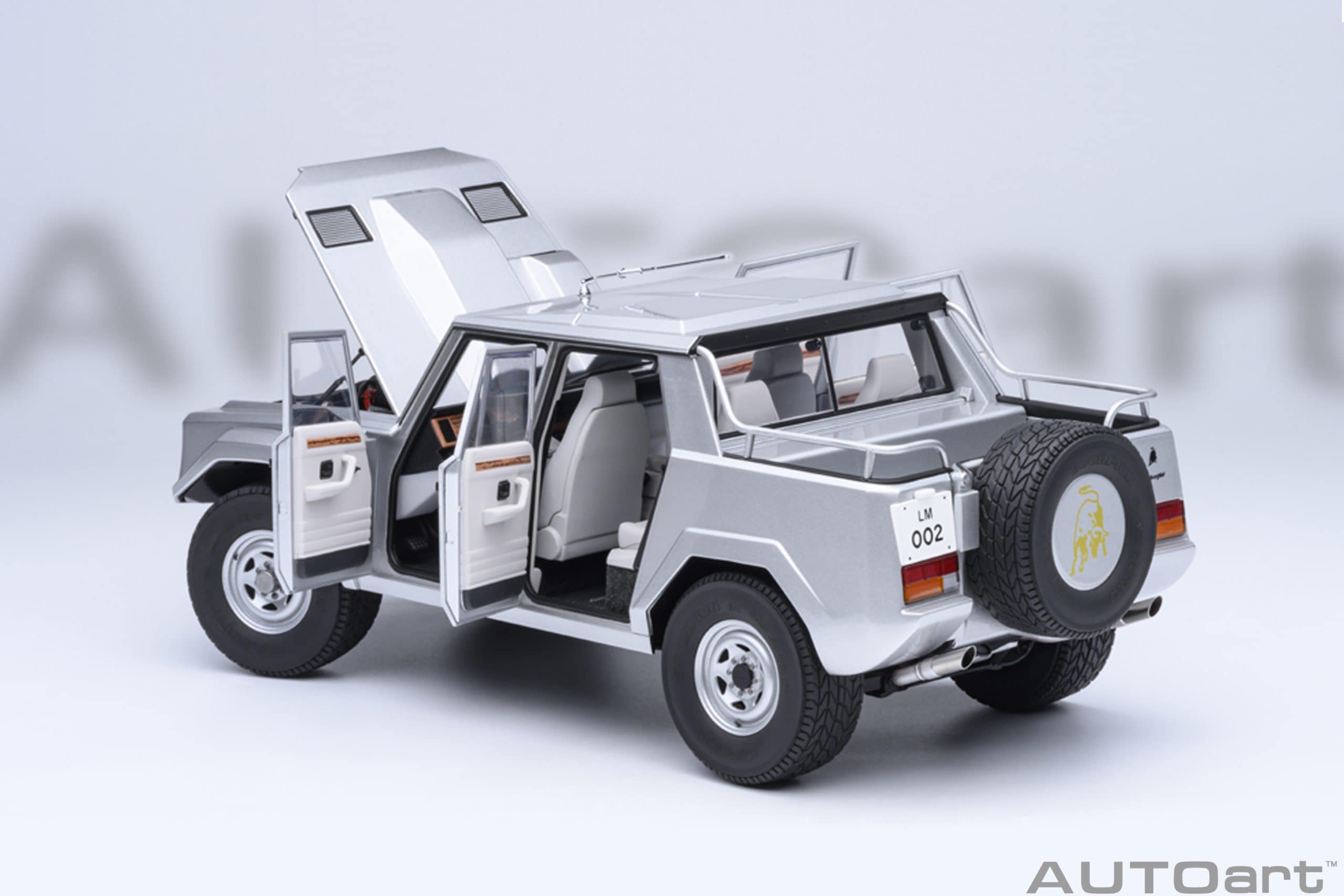 AUTOart Lamborghini LM002 1:18 - Silver - Image 16