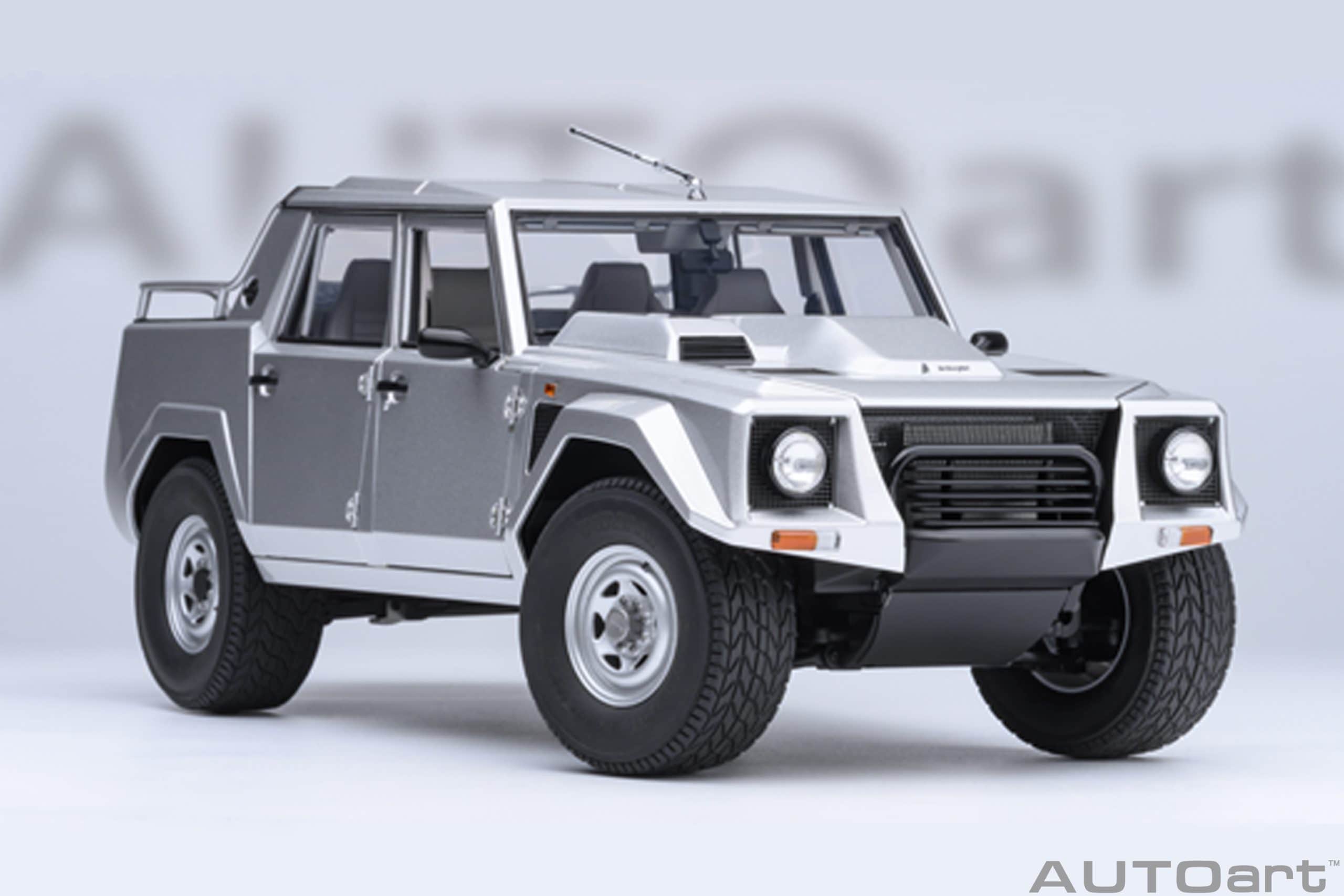 AUTOart Lamborghini LM002 1:18 - Silver - Image 17