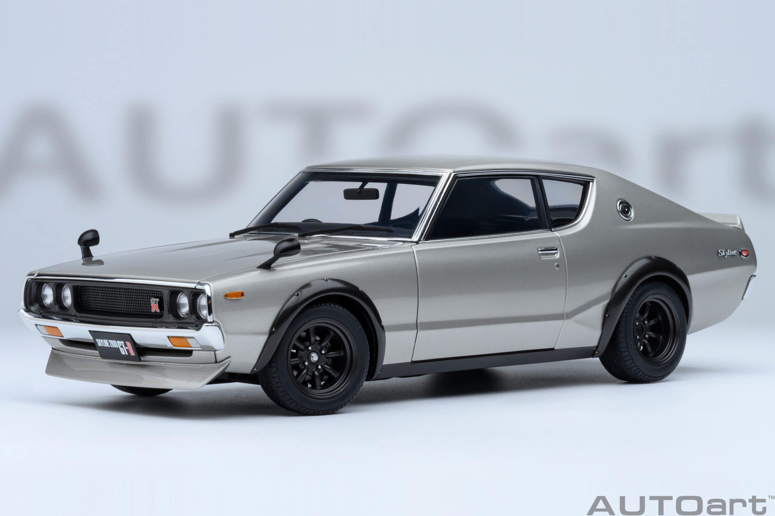 Skyline 2000GT-R シルバー モデルカー AUTOart Nissan Skyline 2000 GT-R 1973 (KPGC110) Tuned Version 1:18