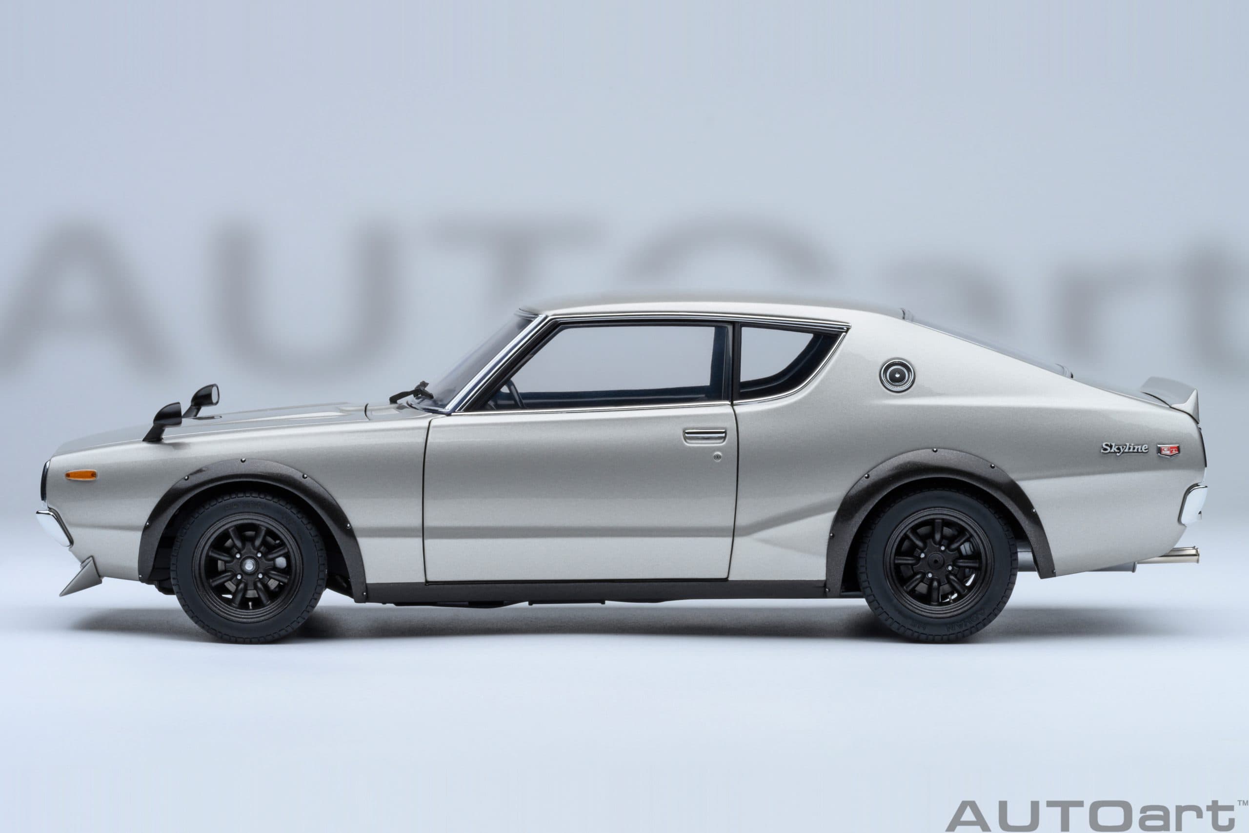 AUTOart Nissan Skyline 2000 GT-R 1973 (KPGC110) Tuned Version 1:18 - Silver - Image 3