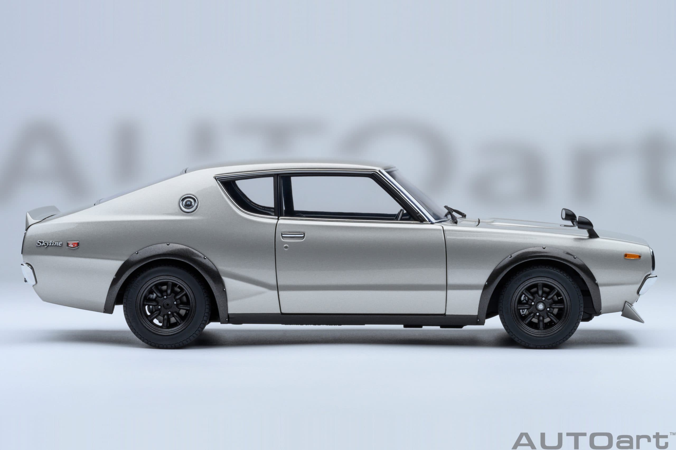 AUTOart Nissan Skyline 2000 GT-R 1973 (KPGC110) Tuned Version 1:18 - Silver - Image 4