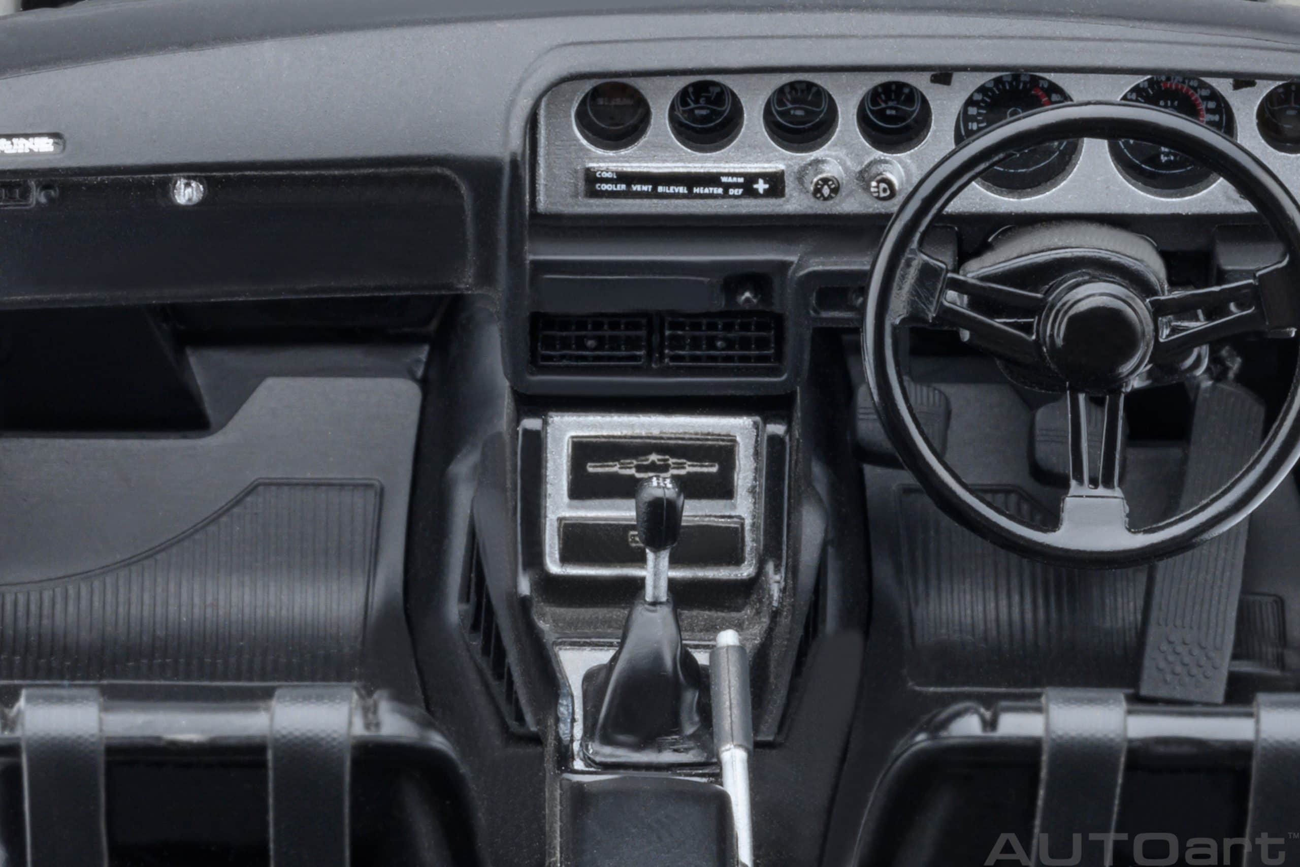 AUTOart Nissan Skyline 2000 GT-R 1973 (KPGC110) Tuned Version 1:18 - Silver - Image 15
