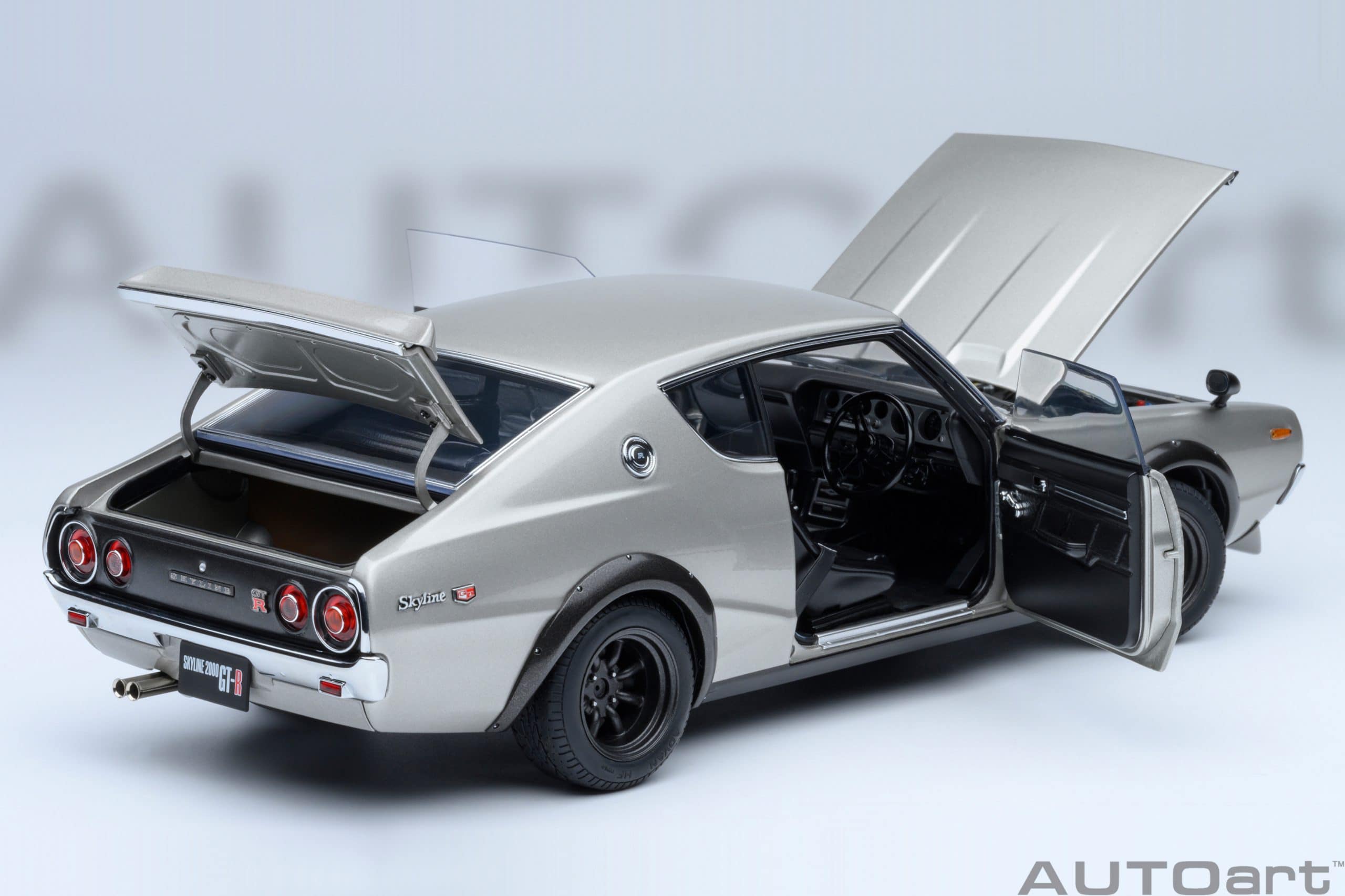 AUTOart Nissan Skyline 2000 GT-R 1973 (KPGC110) Tuned Version 1:18 - Silver - Image 16