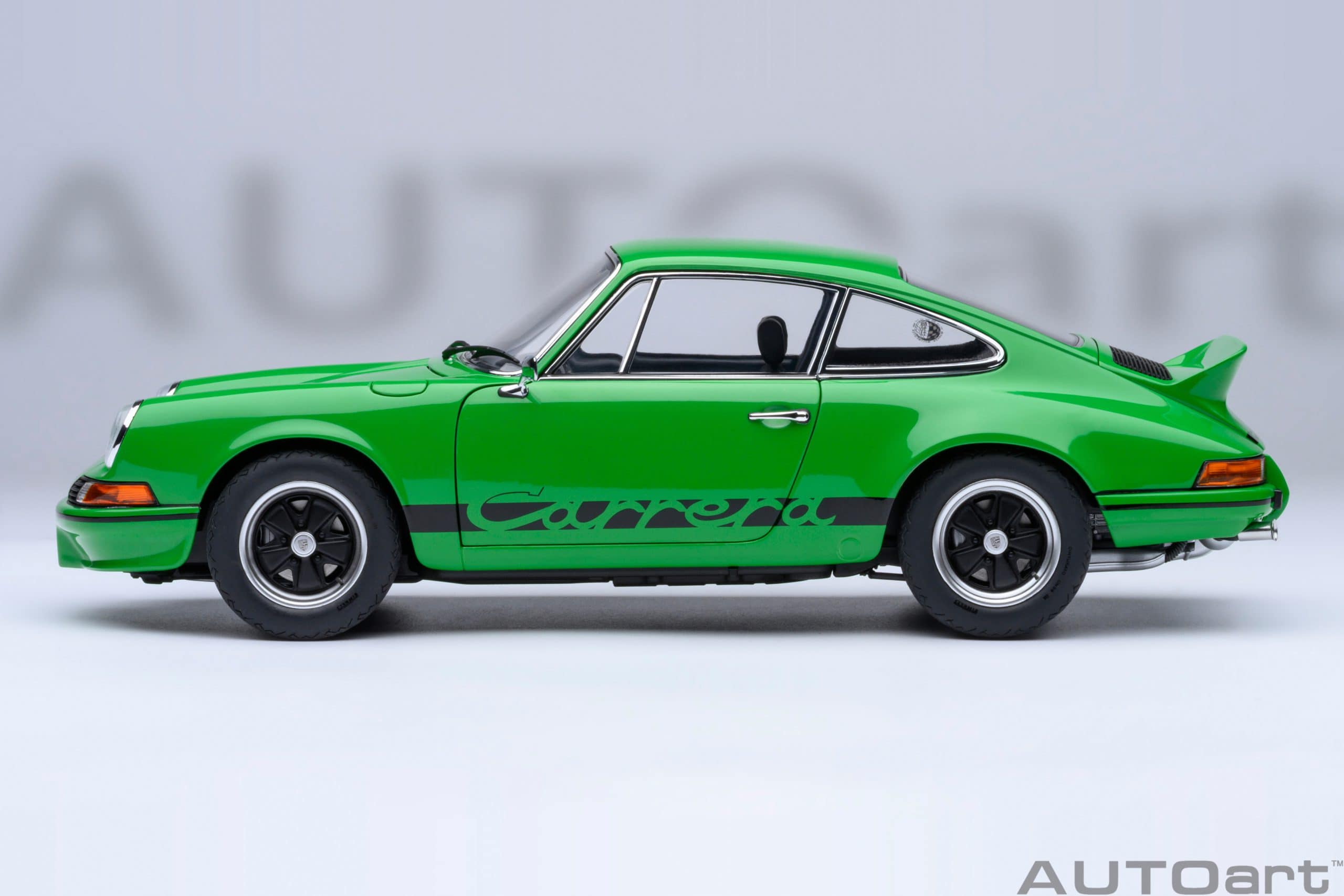 AUTOart Porsche 911 Carrera 2.7 RS 1:18 - Viper Green / Black Stripes - Image 3