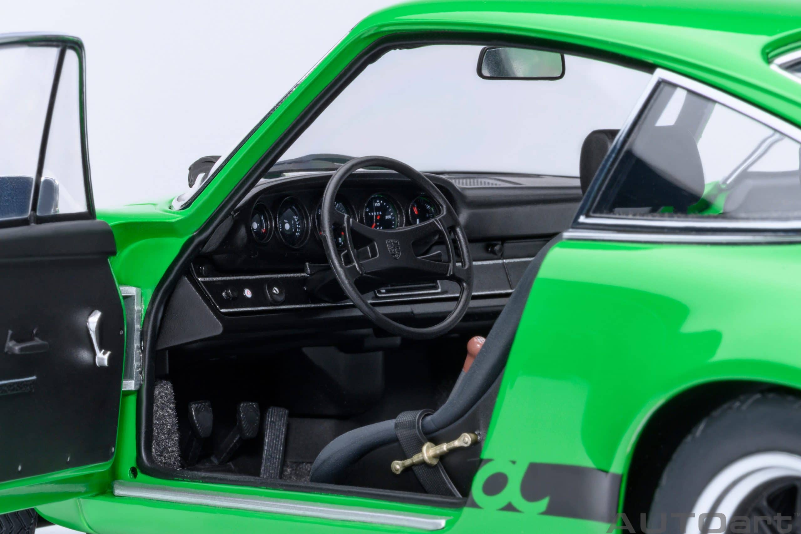 AUTOart Porsche 911 Carrera 2.7 RS 1:18 - Viper Green / Black Stripes - Image 9