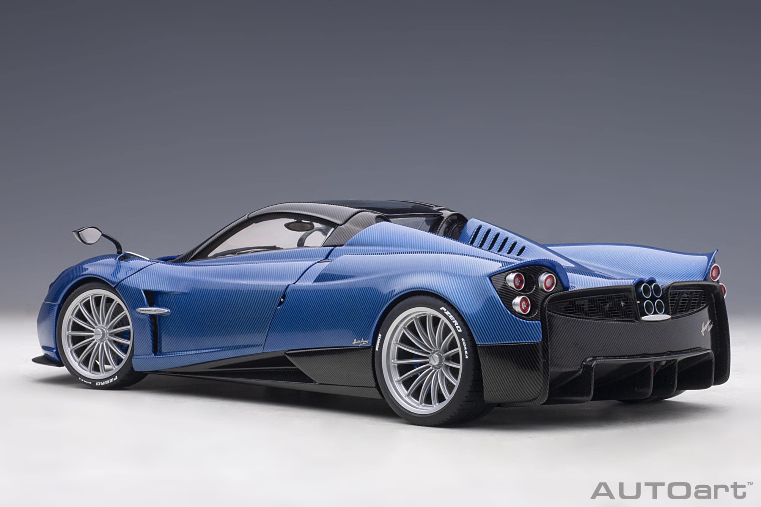 AUTOart Pagani Huayra Roadster 2017 1:18 - Blue Tricolore Carbon Fiber – Bild 4