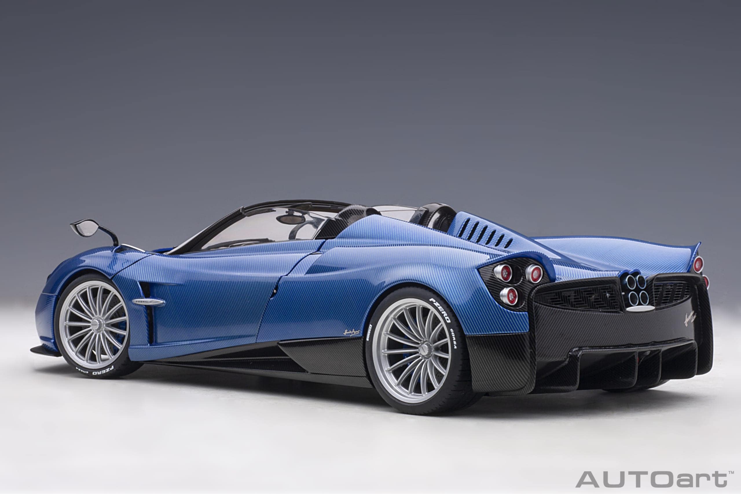 AUTOart Pagani Huayra Roadster 2017 1:18 - Blue Tricolore Carbon Fiber – Bild 3