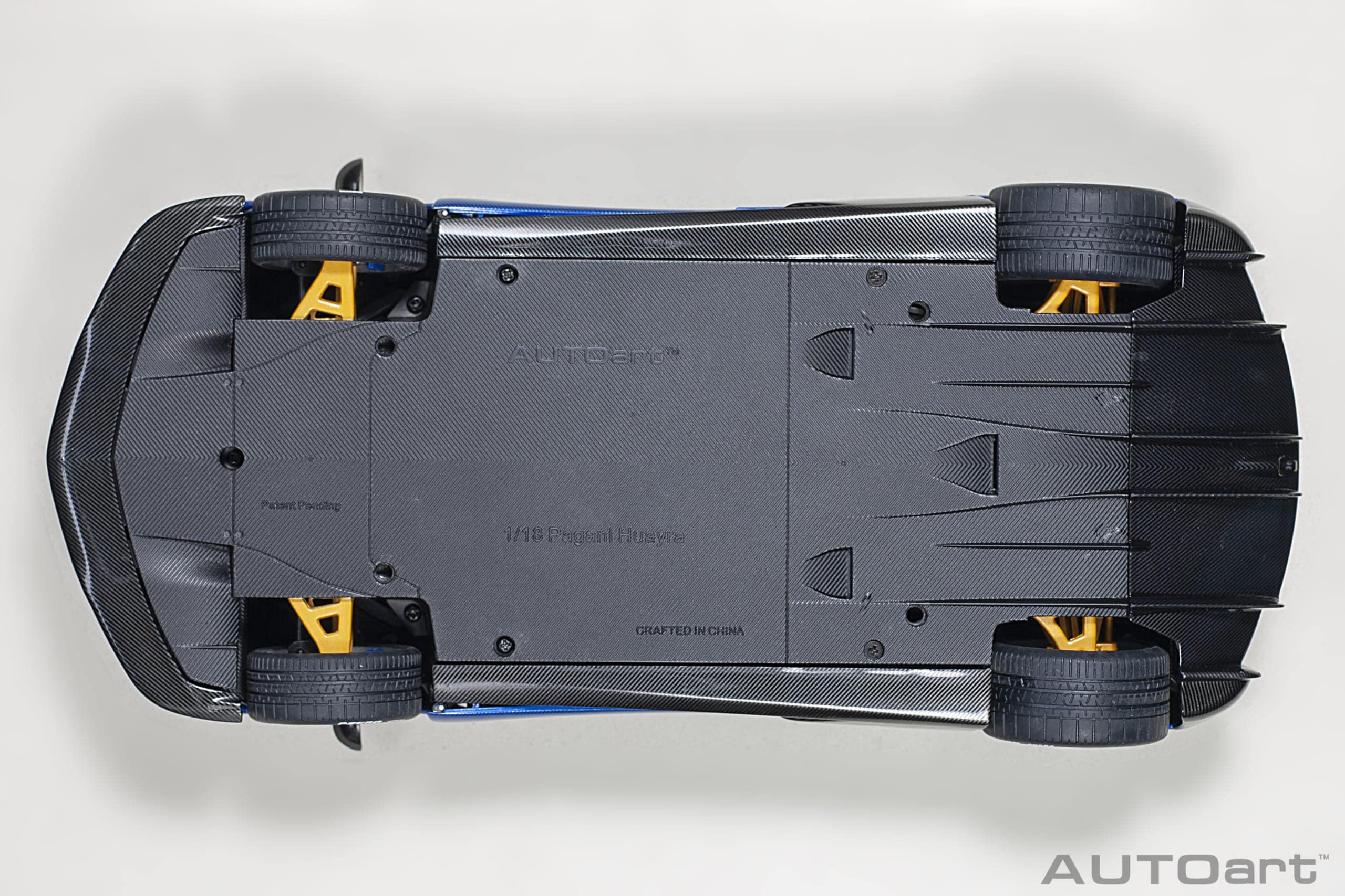 AUTOart Pagani Huayra Roadster 2017 1:18 - Blue Tricolore Carbon Fiber – Bild 10