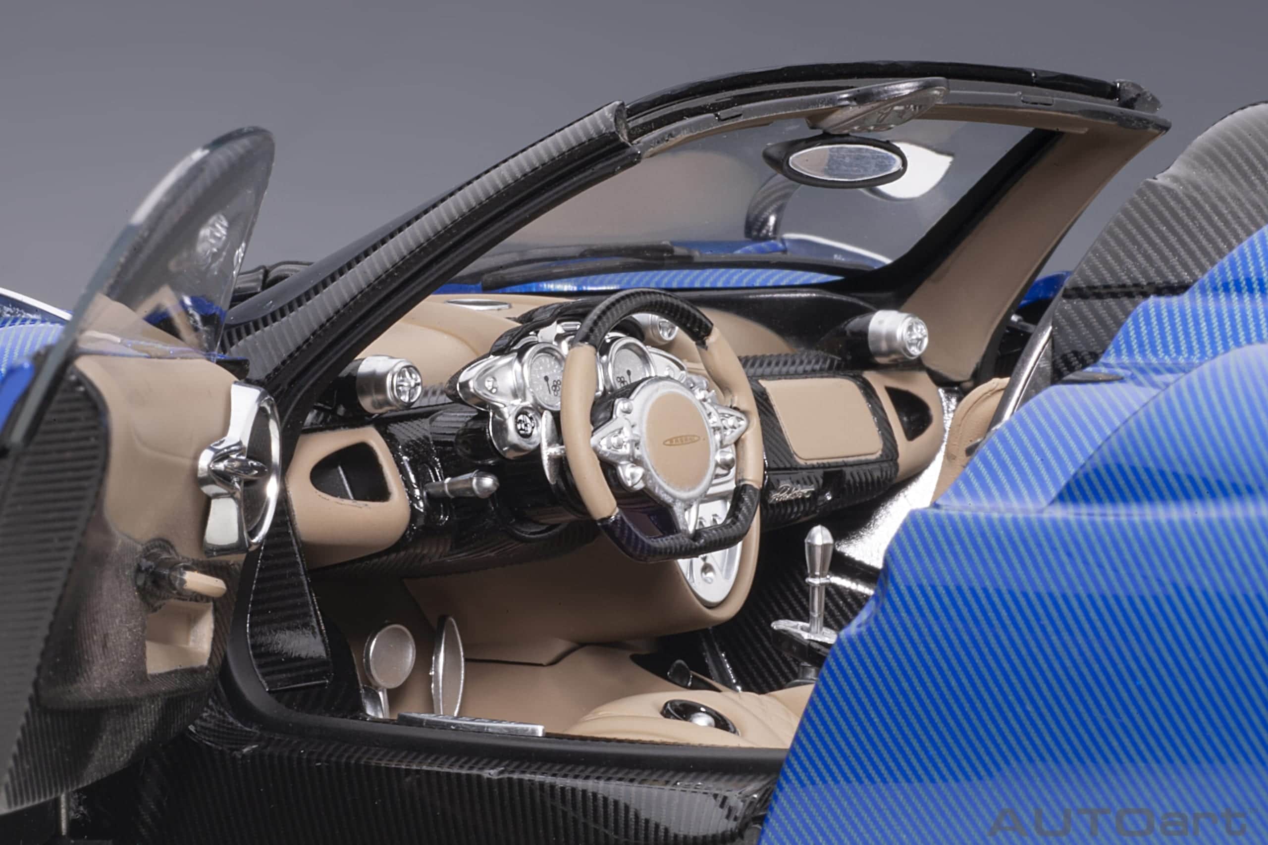 AUTOart Pagani Huayra Roadster 2017 1:18 - Blue Tricolore Carbon Fiber – Bild 11