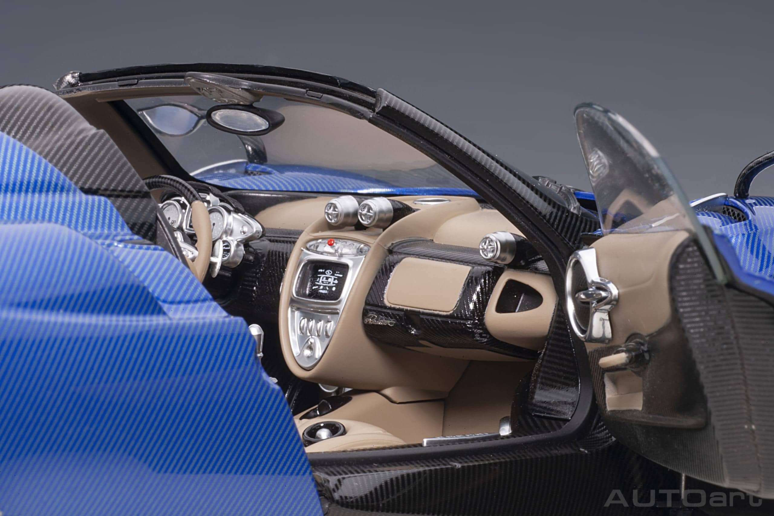 AUTOart Pagani Huayra Roadster 2017 1:18 - Blue Tricolore Carbon Fiber – Bild 12