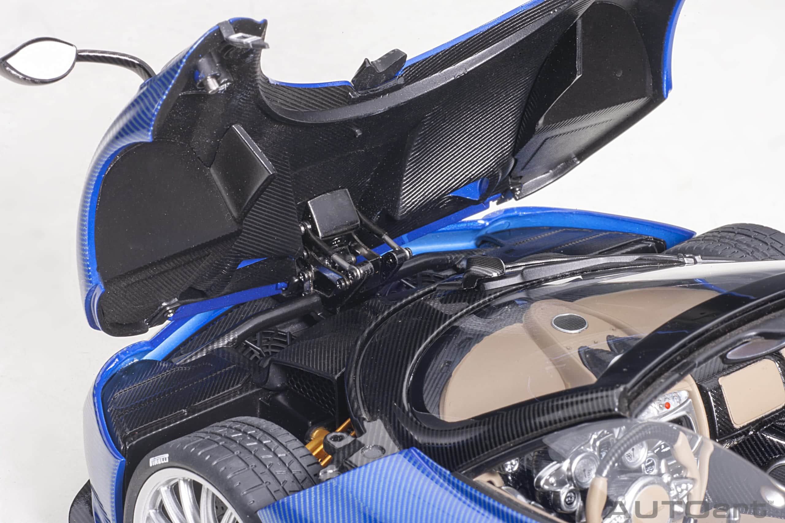 AUTOart Pagani Huayra Roadster 2017 1:18 - Blue Tricolore Carbon Fiber – Bild 13