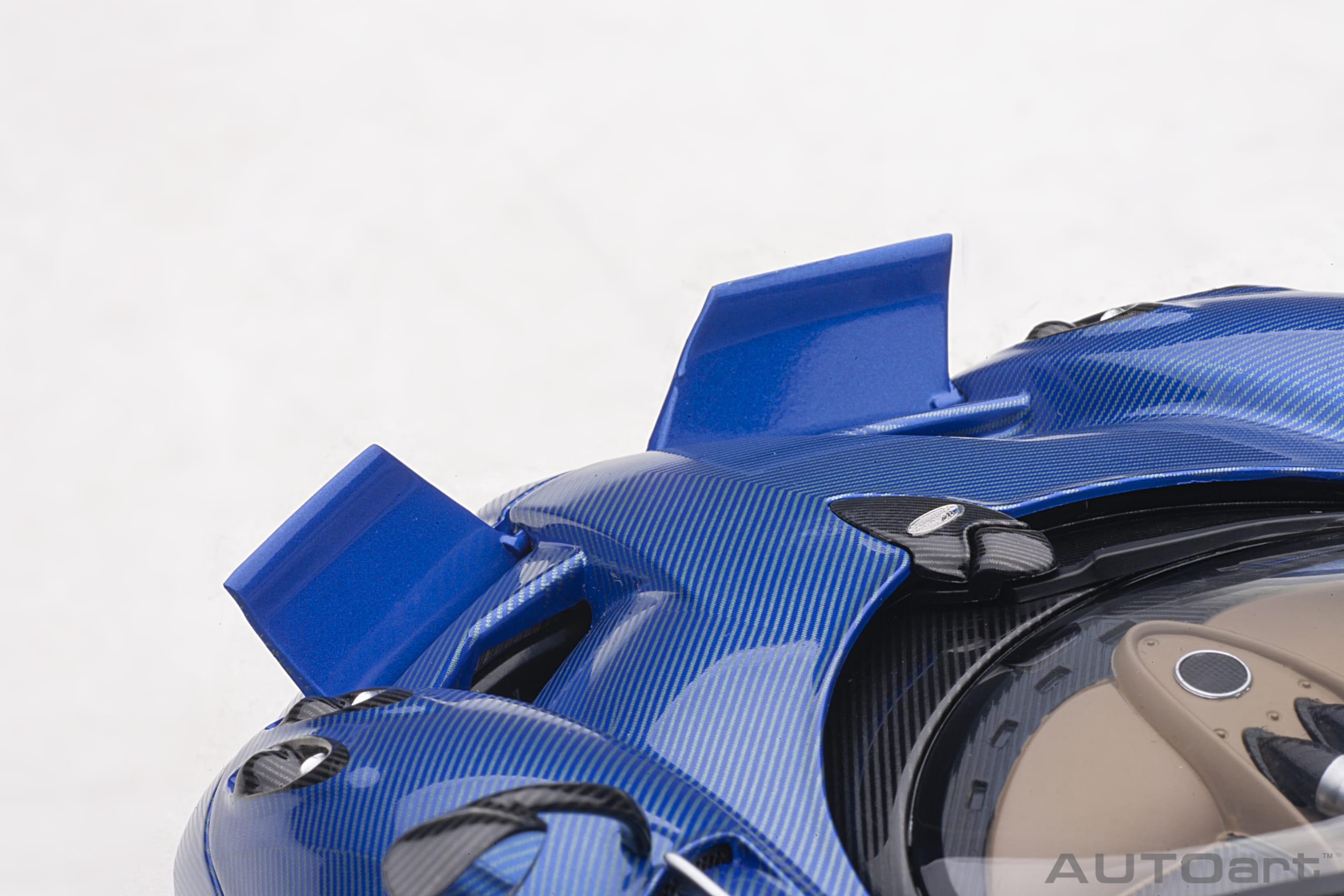 AUTOart Pagani Huayra Roadster 2017 1:18 - Blue Tricolore Carbon Fiber – Bild 15