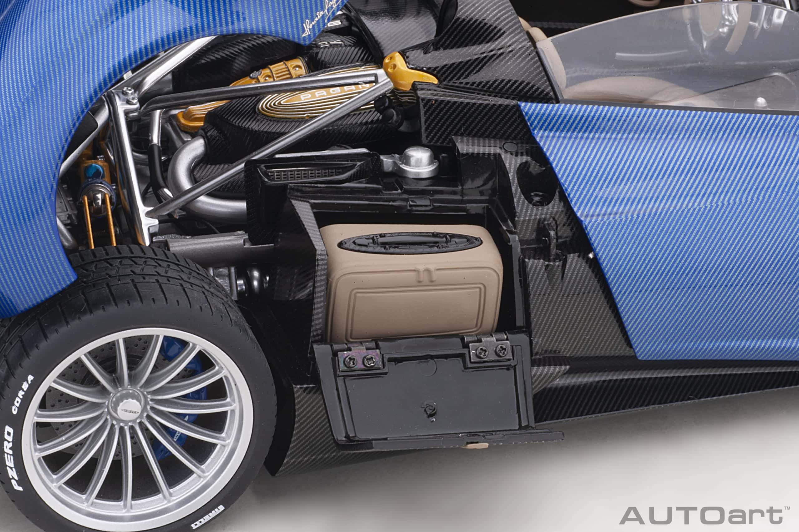 AUTOart Pagani Huayra Roadster 2017 1:18 - Blue Tricolore Carbon Fiber – Bild 21
