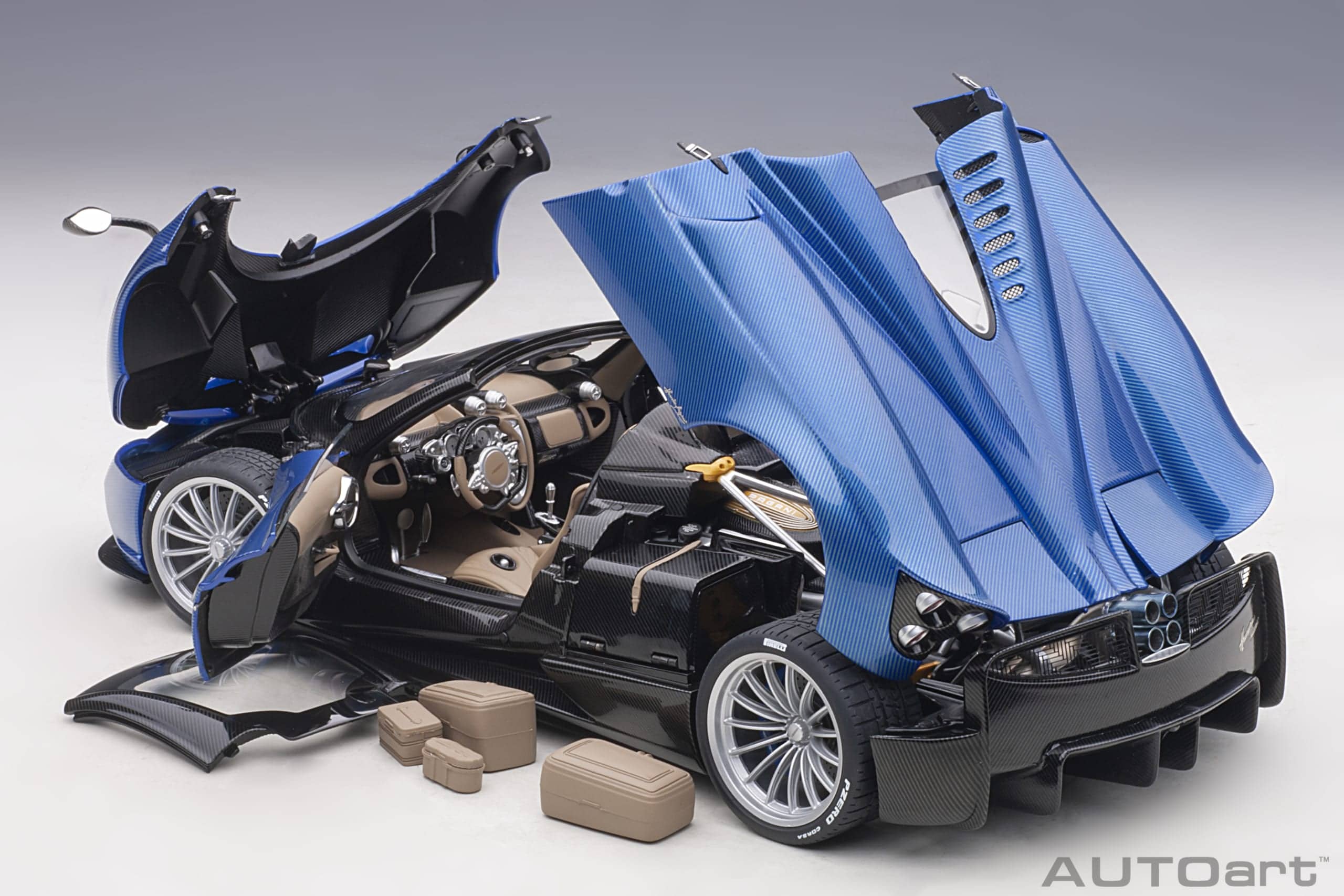 AUTOart Pagani Huayra Roadster 2017 1:18 - Blue Tricolore Carbon Fiber – Bild 23