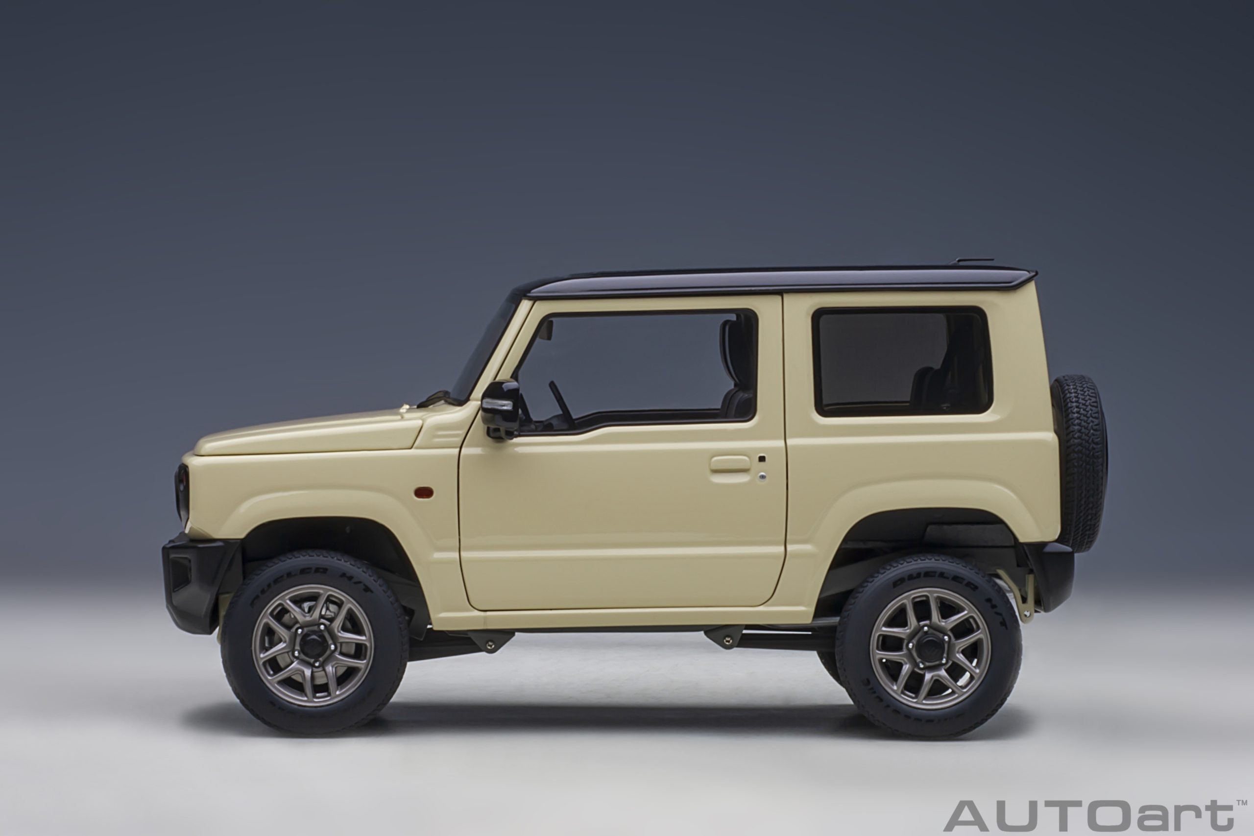 AUTOart Suzuki Jimny (JB64) (660cc/RHD) 1:18 - Chiffon Ivory Metallic / Black - Immagine 3