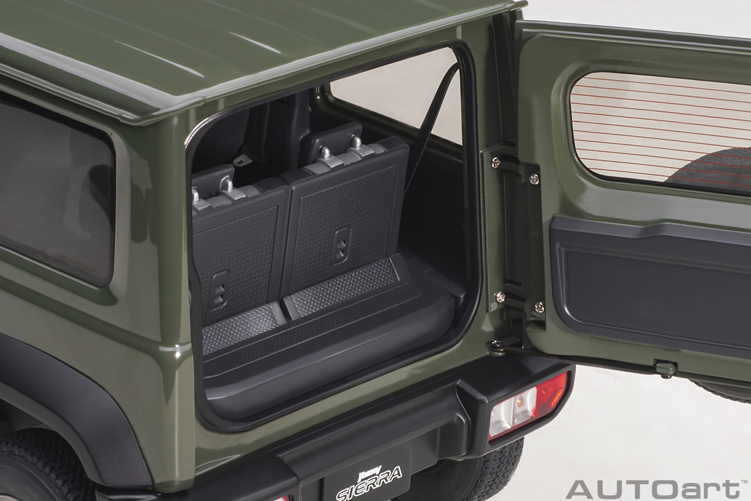 AUTOart Suzuki Jimny Sierra (JB74) RHD 1:18 - Jungle Green - Image 12