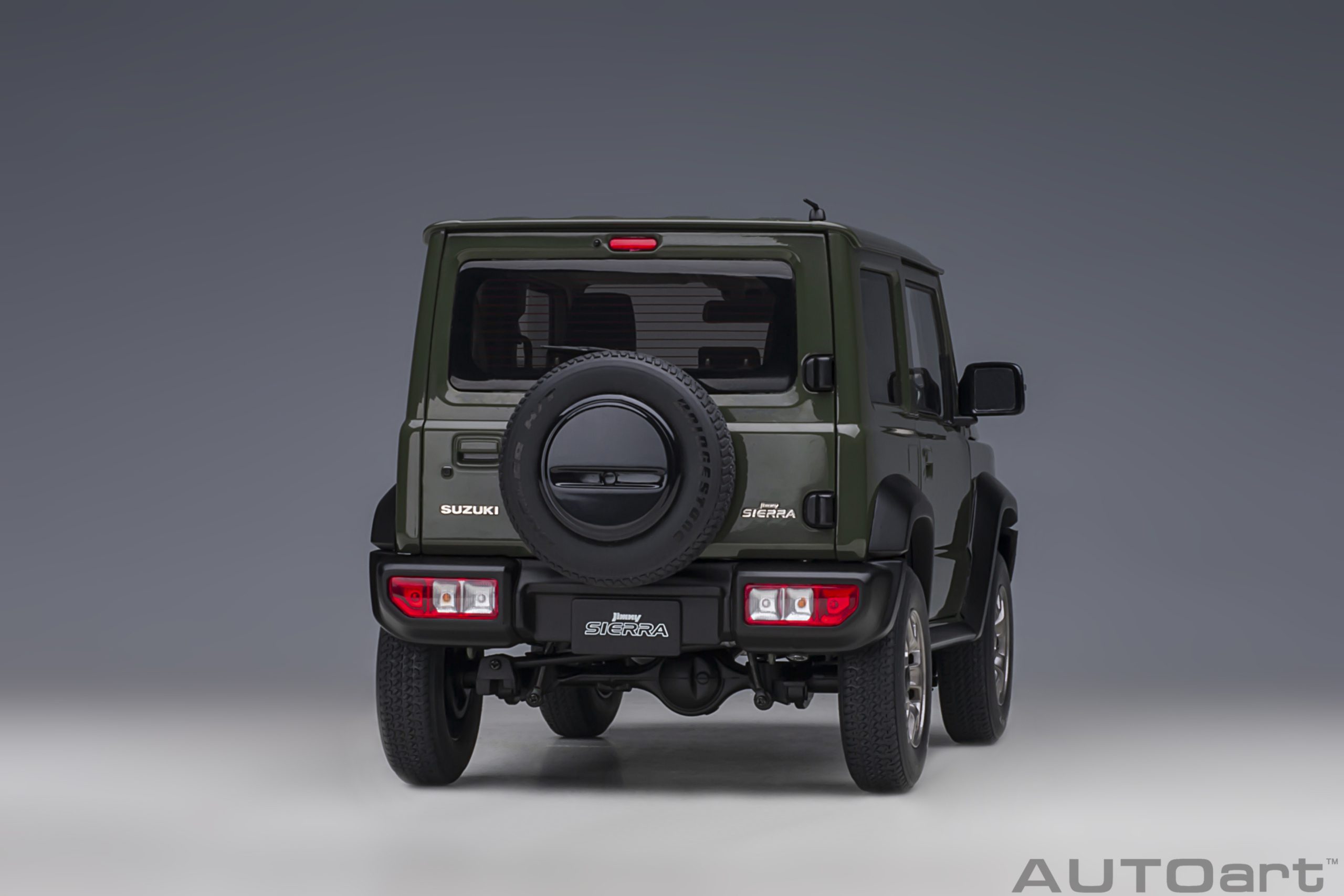 AUTOart Suzuki Jimny Sierra (JB74) RHD 1:18 - Jungle Green - Image 17