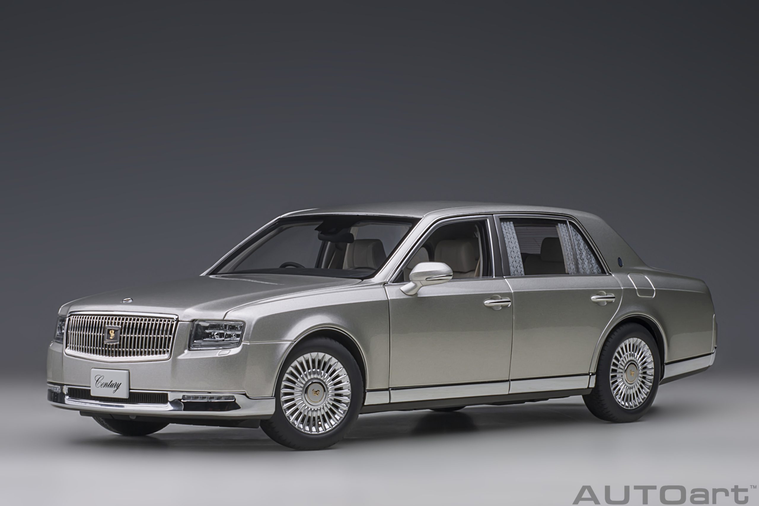 AUTOart Toyota Century Special Edition with Curtain 2019 1:18 - Silver