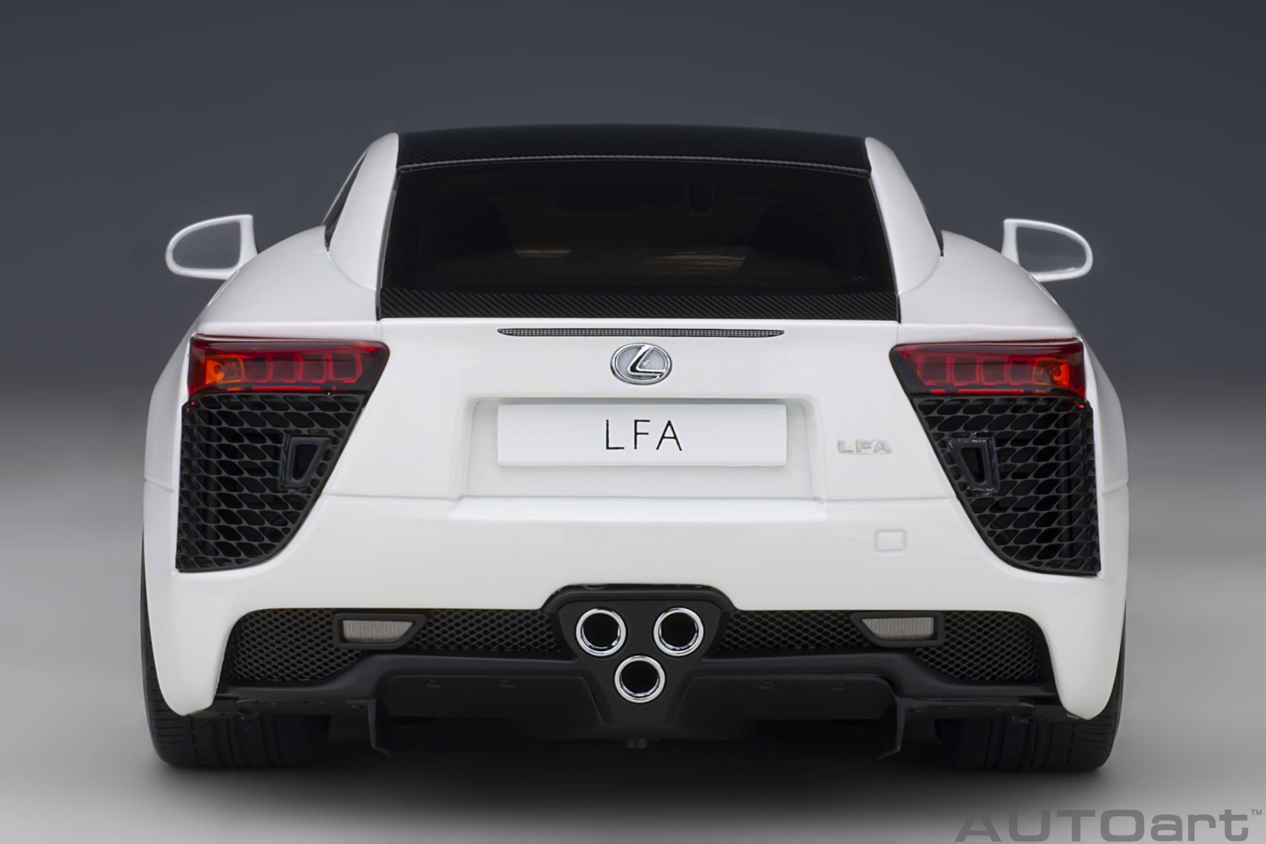 AUTOart Lexus LFA 2010 1:18 - Whitest White / Carbon Black - Image 6