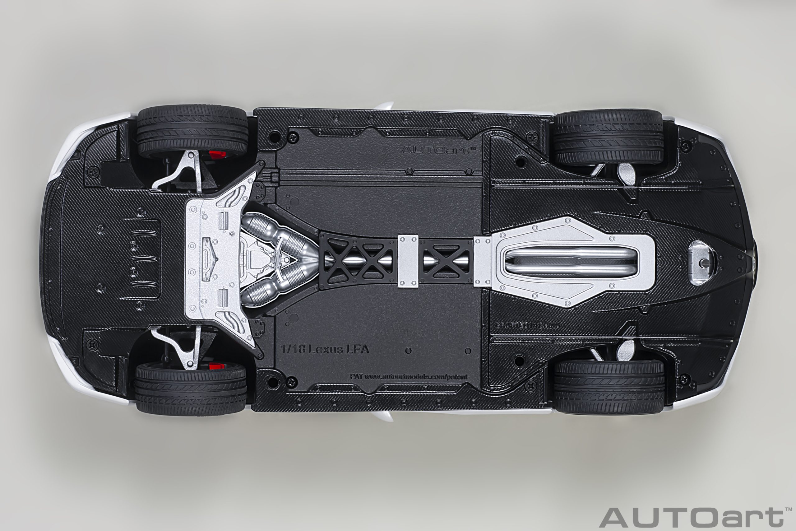 AUTOart Lexus LFA 2010 1:18 - Whitest White / Carbon Black - Image 8