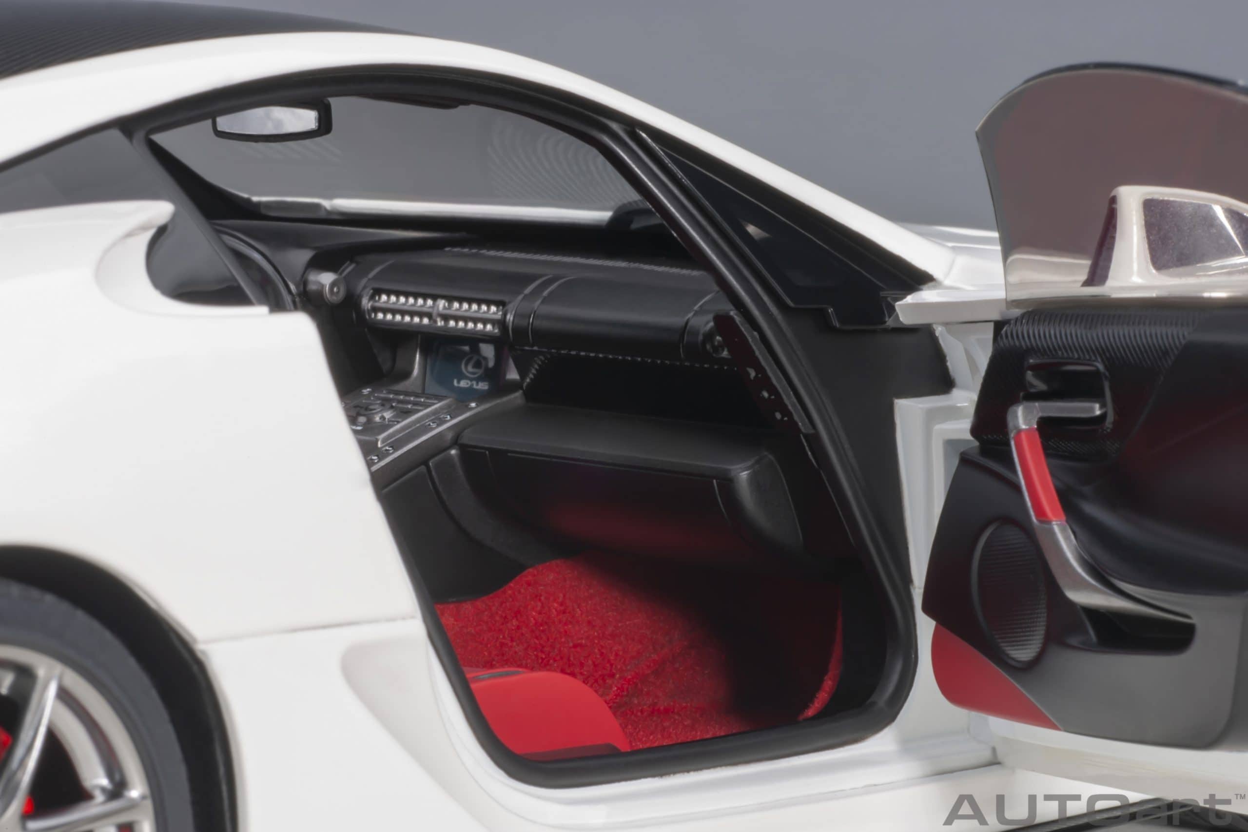 AUTOart Lexus LFA 2010 1:18 - Whitest White / Carbon Black - Image 10