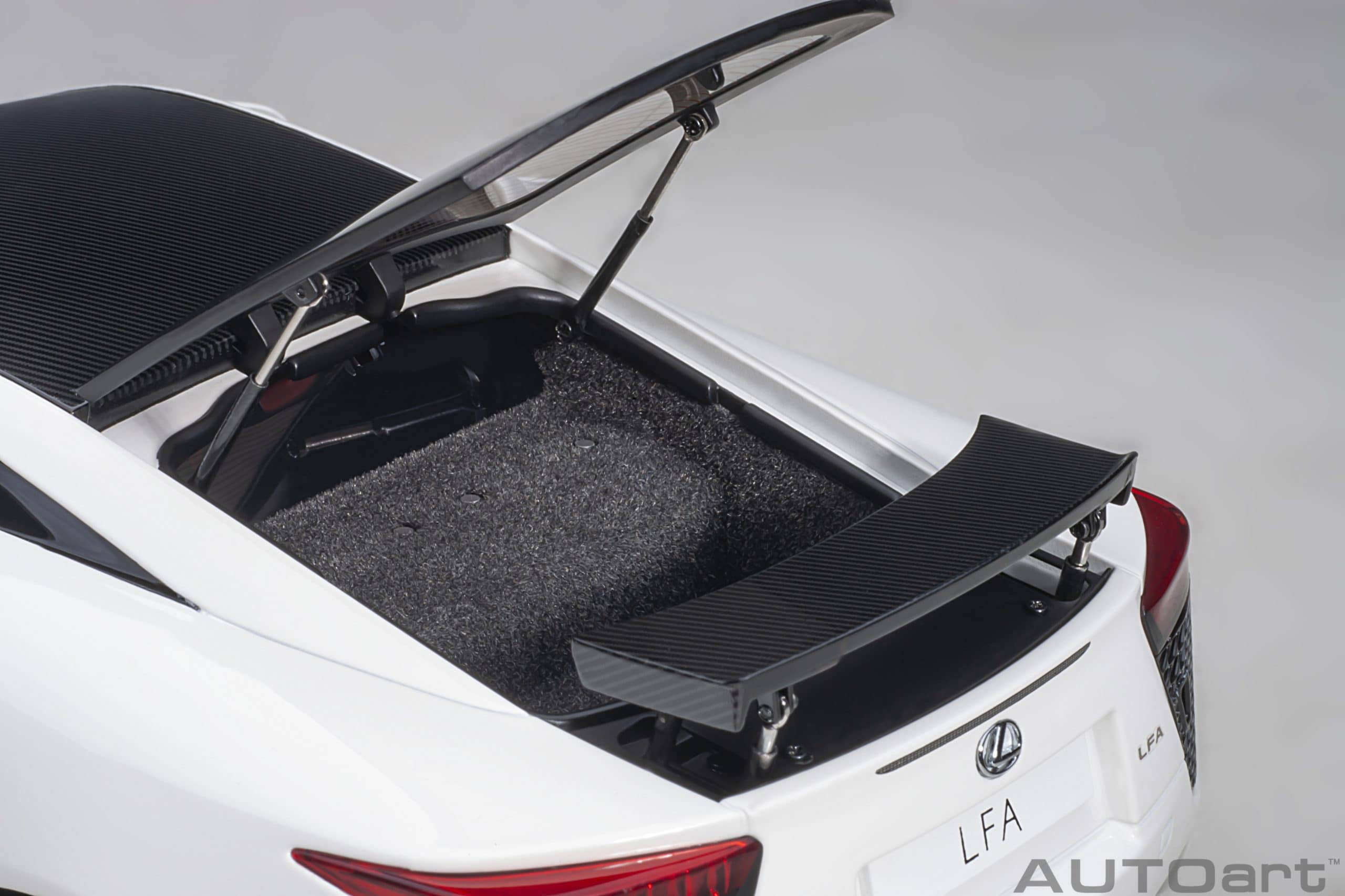 AUTOart Lexus LFA 2010 1:18 - Whitest White / Carbon Black - Image 12