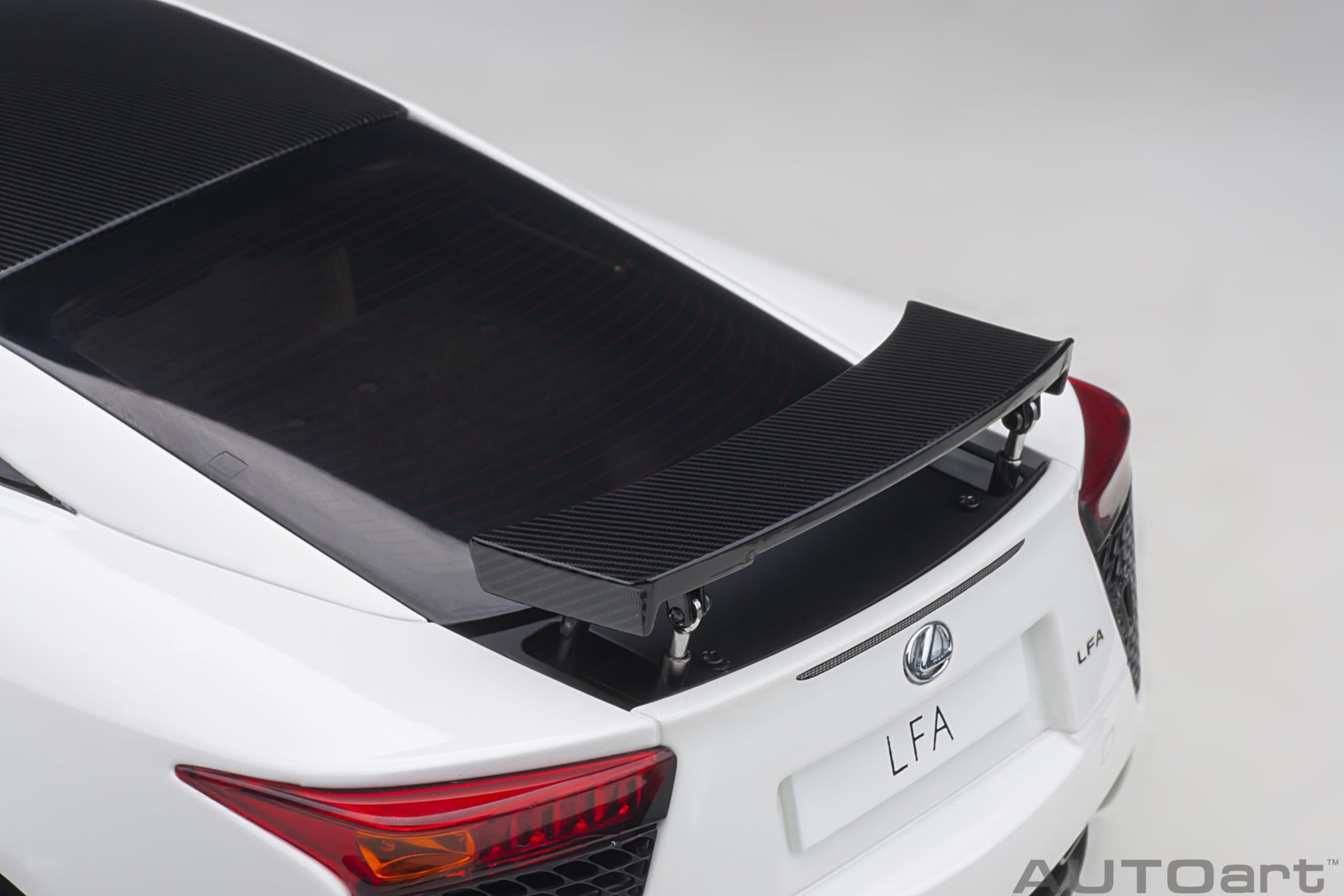 AUTOart Lexus LFA 2010 1:18 - Whitest White / Carbon Black - Image 13