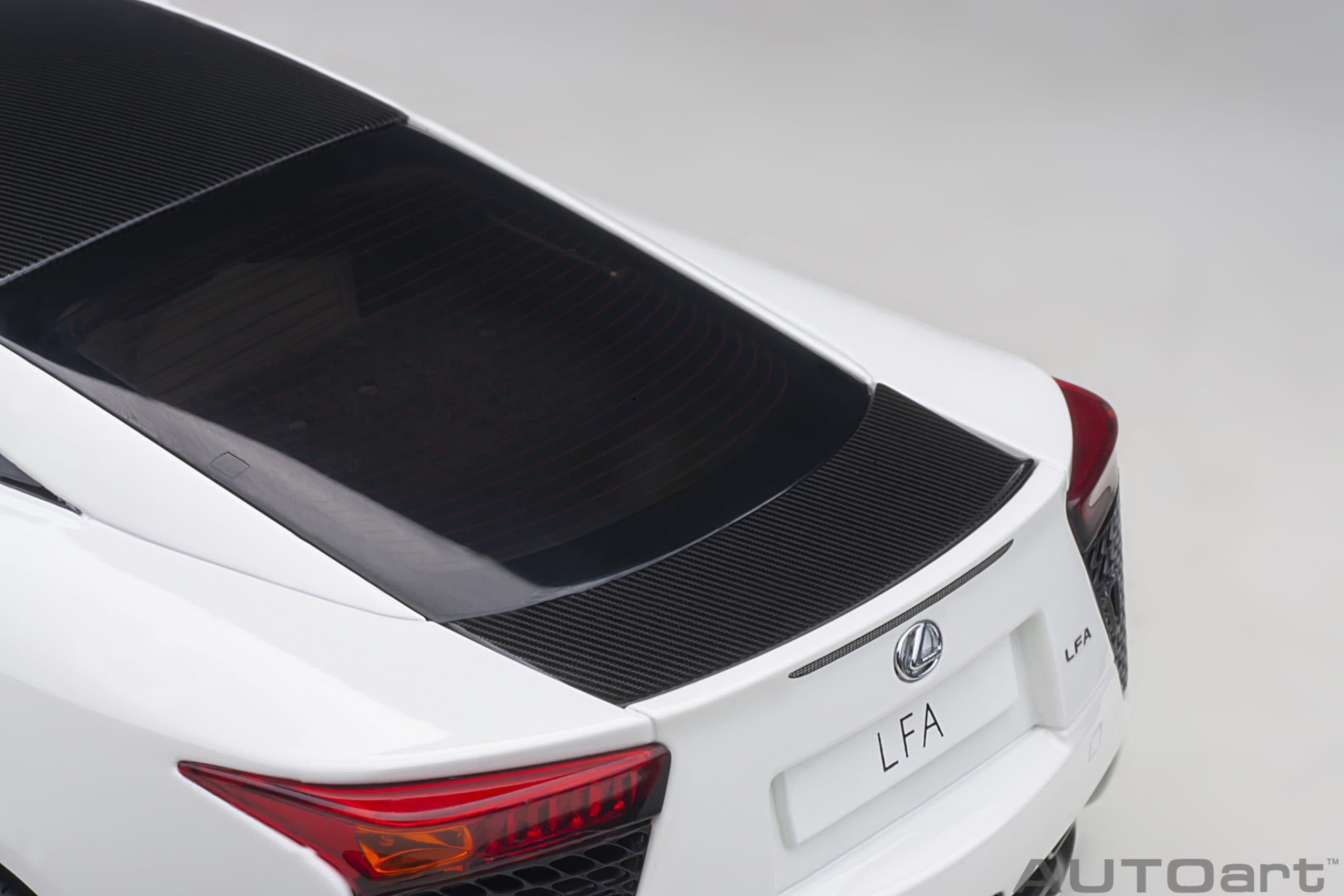 AUTOart Lexus LFA 2010 1:18 - Whitest White / Carbon Black - Image 14