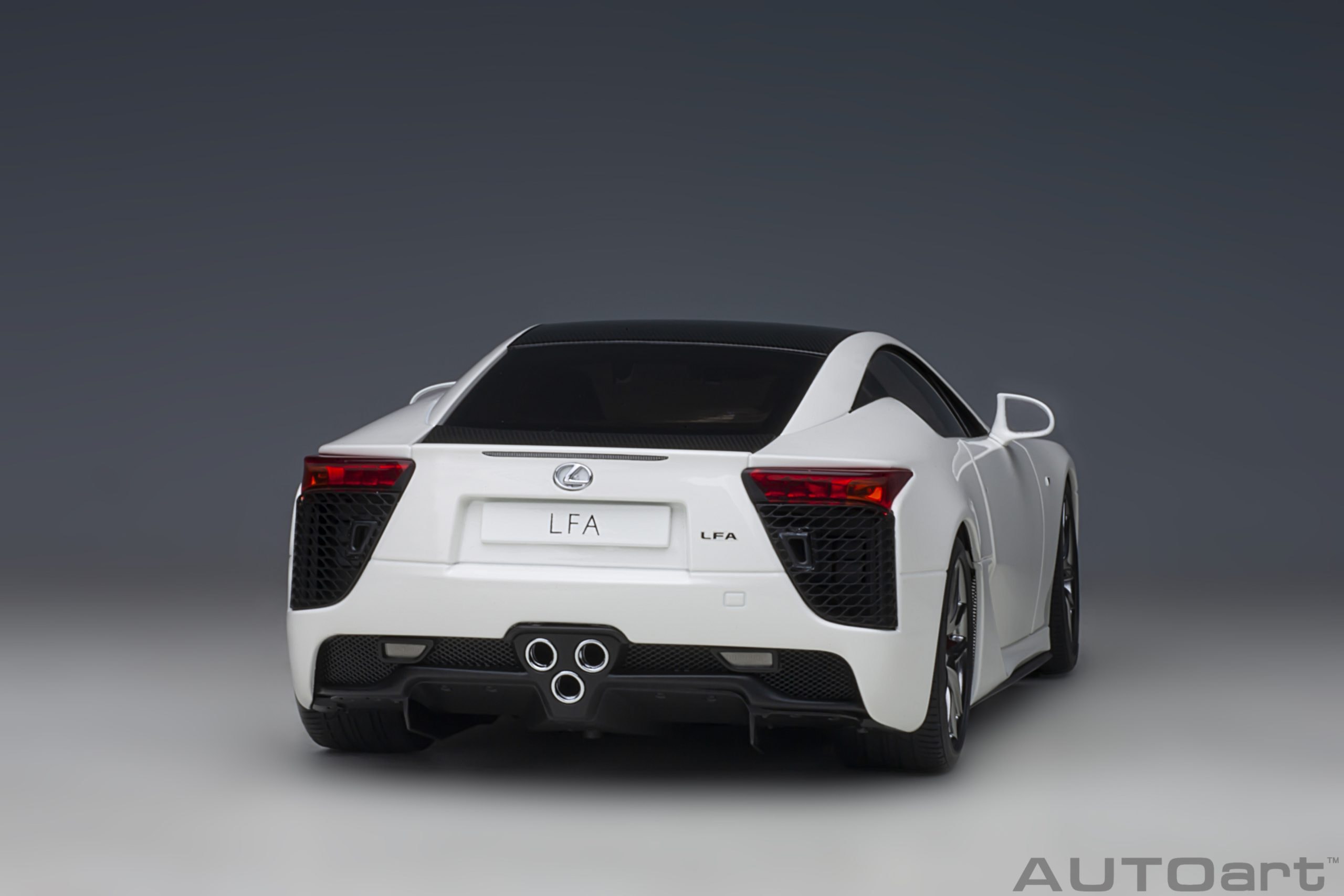 AUTOart Lexus LFA 2010 1:18 - Whitest White / Carbon Black - Image 21