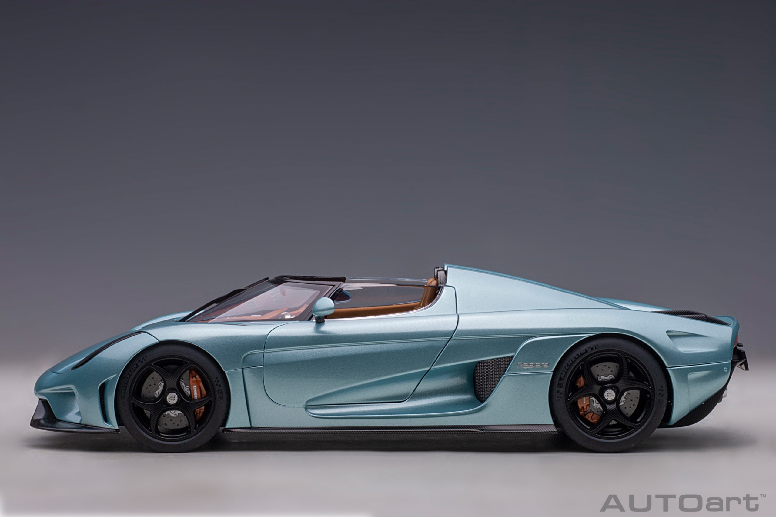 AUTOart Koenigsegg Regera 2016 1:18 - ホライゾンブルー - modelcars24