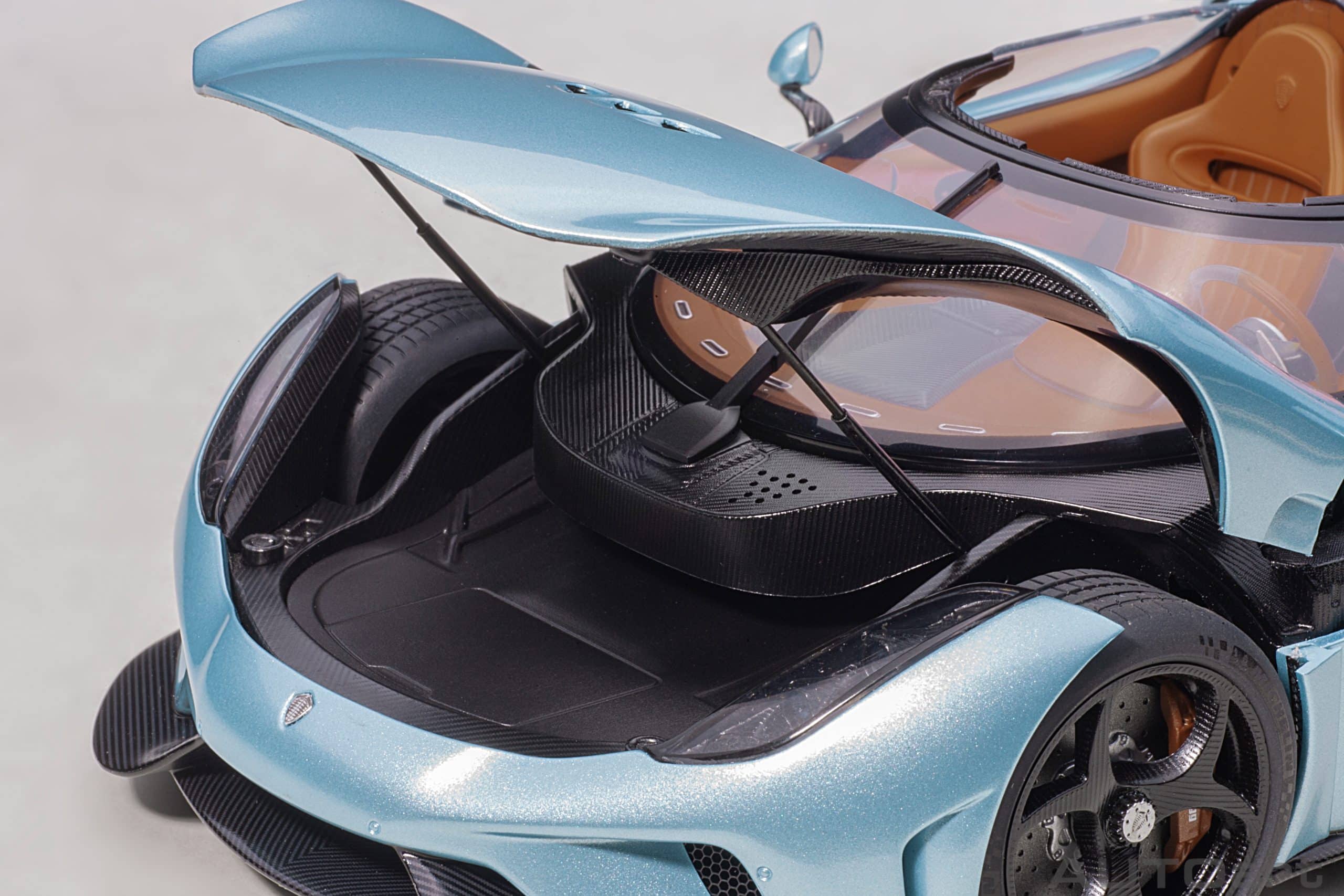 AUTOart Koenigsegg Regera 2016 1:18 - Horizon Blue - Image 13