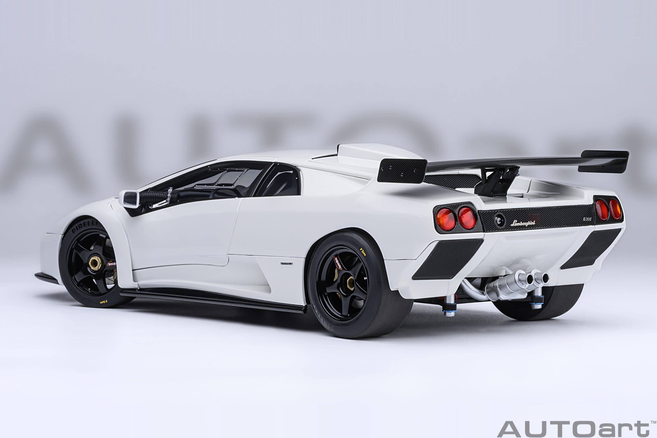 AUTOart Lamborghini Diablo GTR 1999 1:18 - Impact White - Image 3