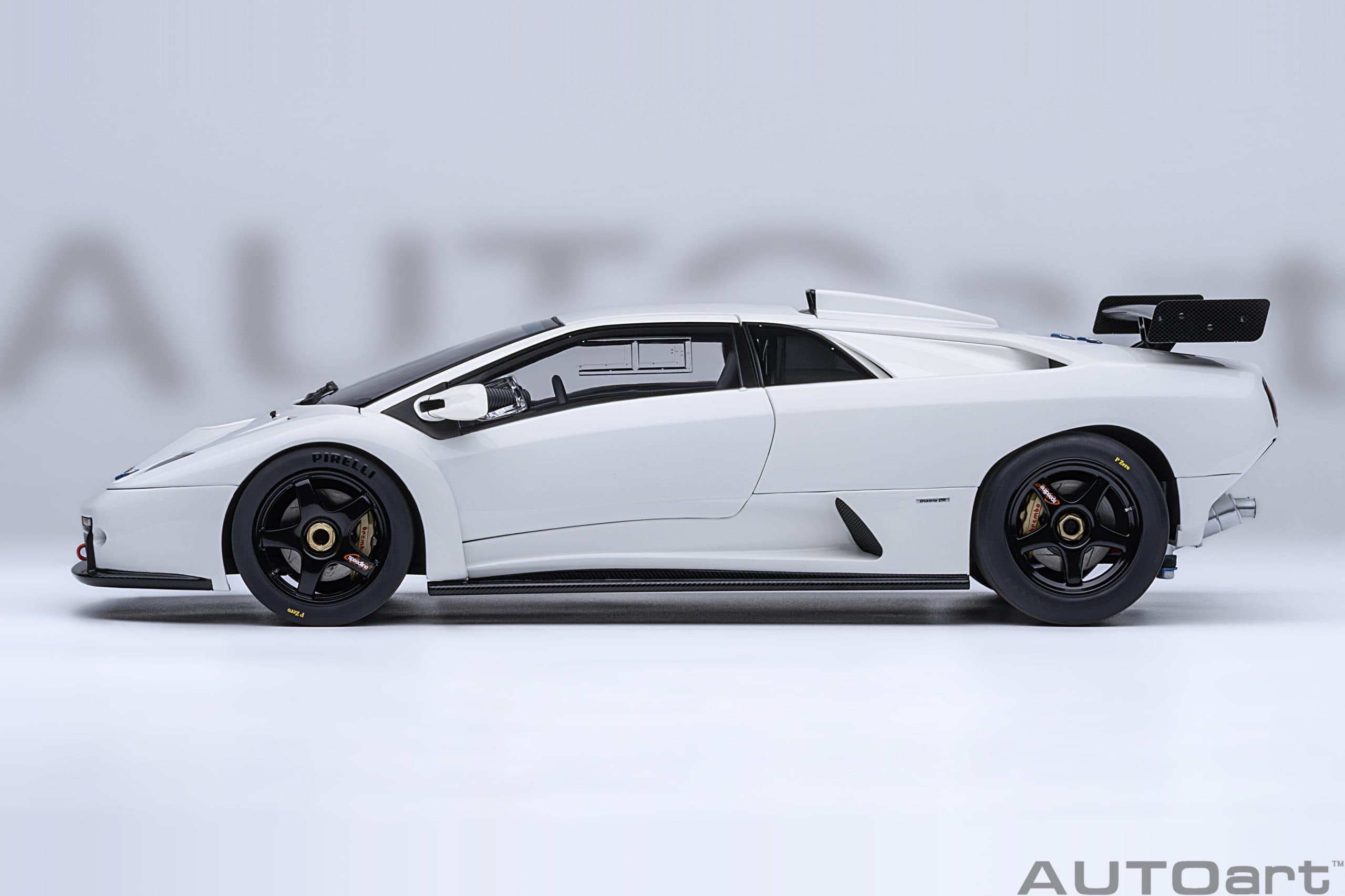 AUTOart Lamborghini Diablo GTR 1999 1:18 - Impact White - Image 4