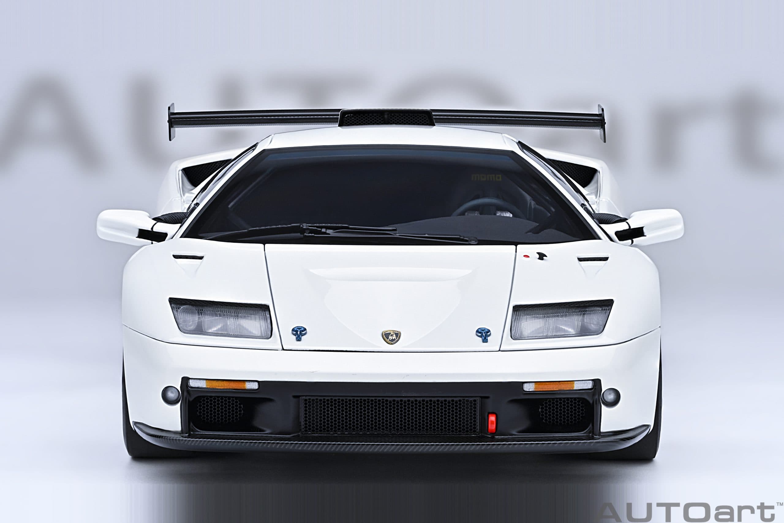 AUTOart Lamborghini Diablo GTR 1999 1:18 - Impact White - Image 6