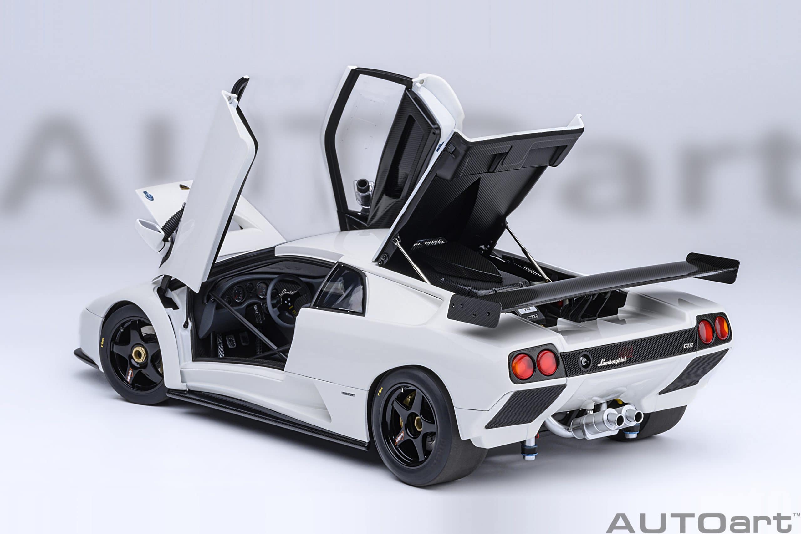 AUTOart Lamborghini Diablo GTR 1999 1:18 - Impact White - Image 16