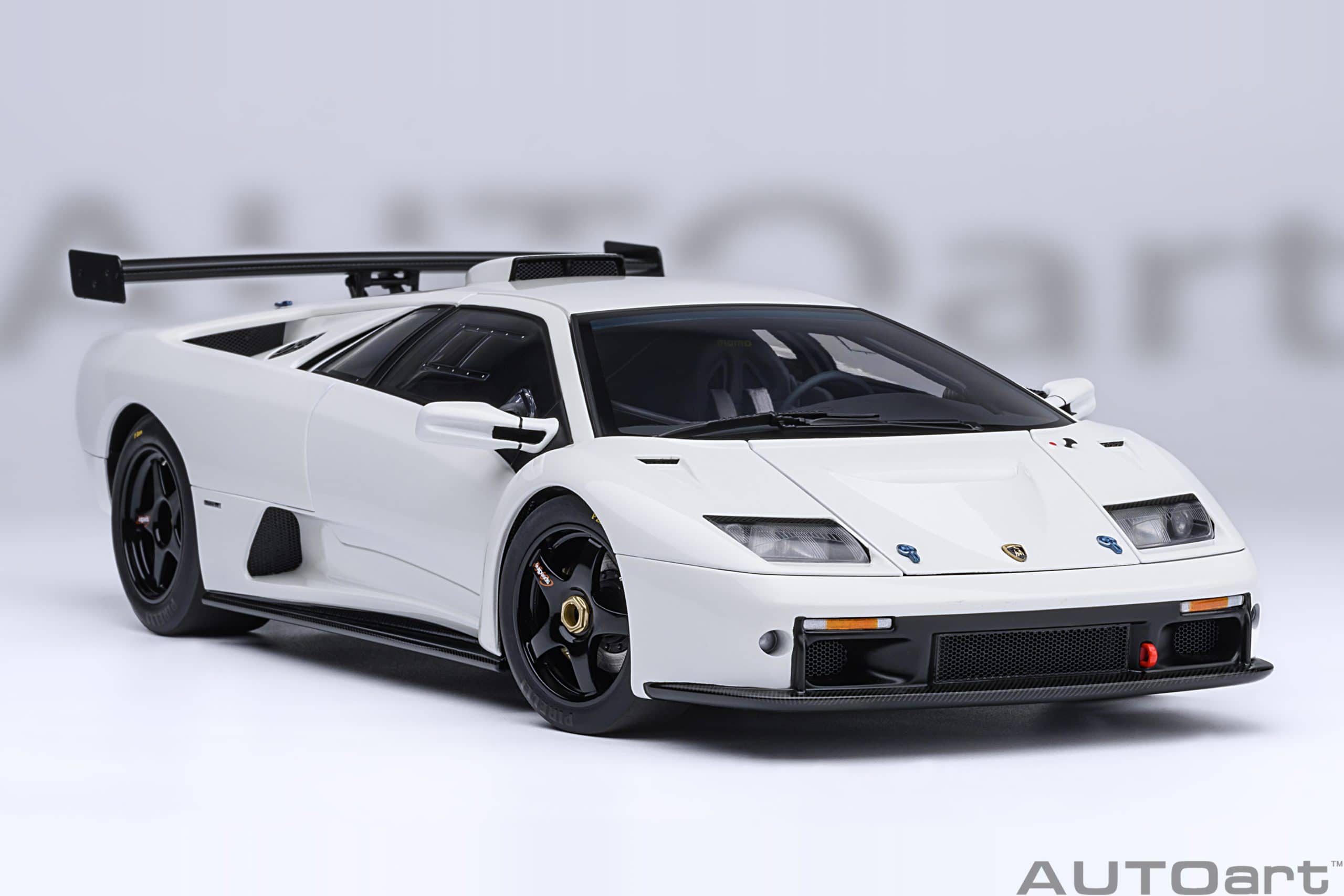 AUTOart Lamborghini Diablo GTR 1999 1:18 - Impact White - Image 17