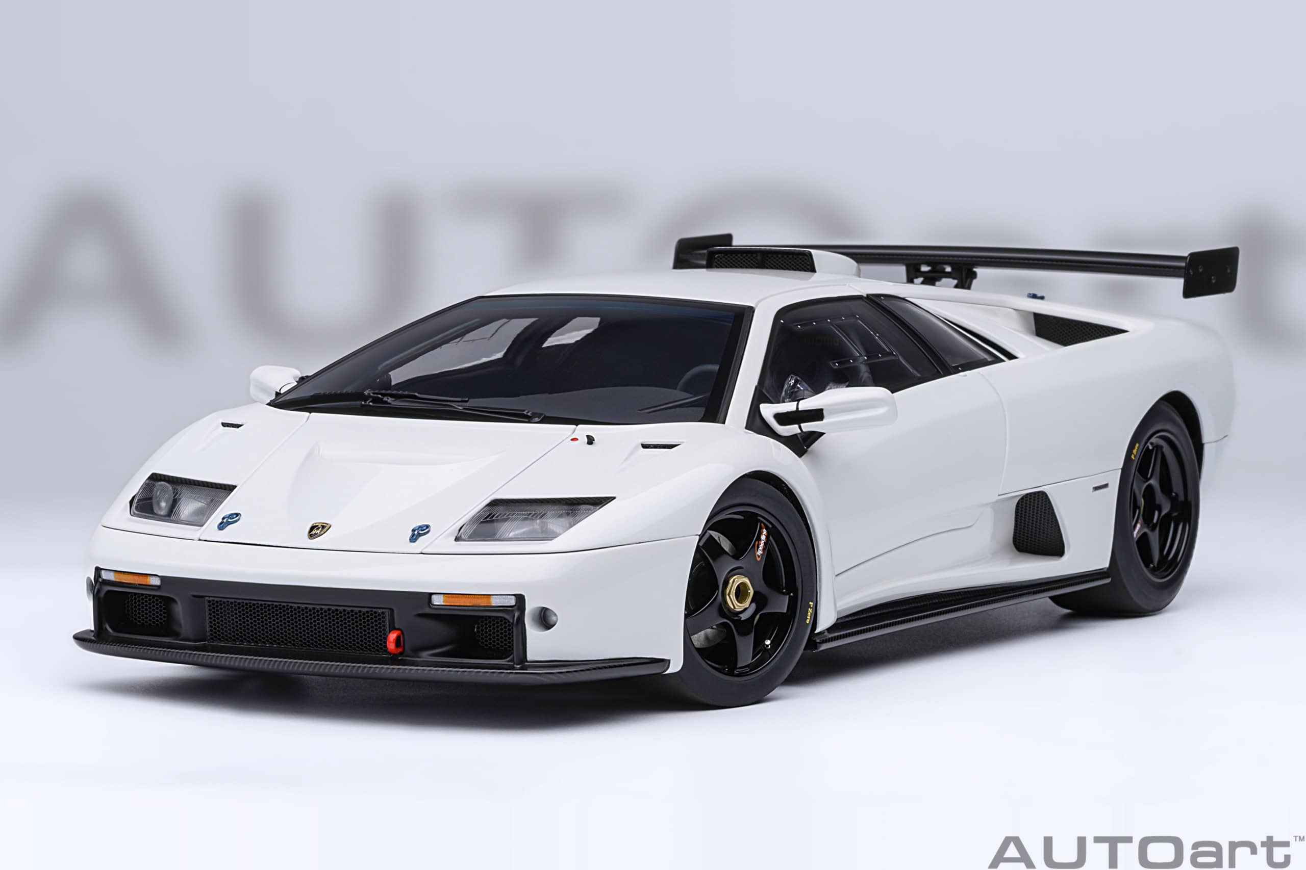 AUTOart Lamborghini Diablo GTR 1999 1:18 - Impact White - Image 18