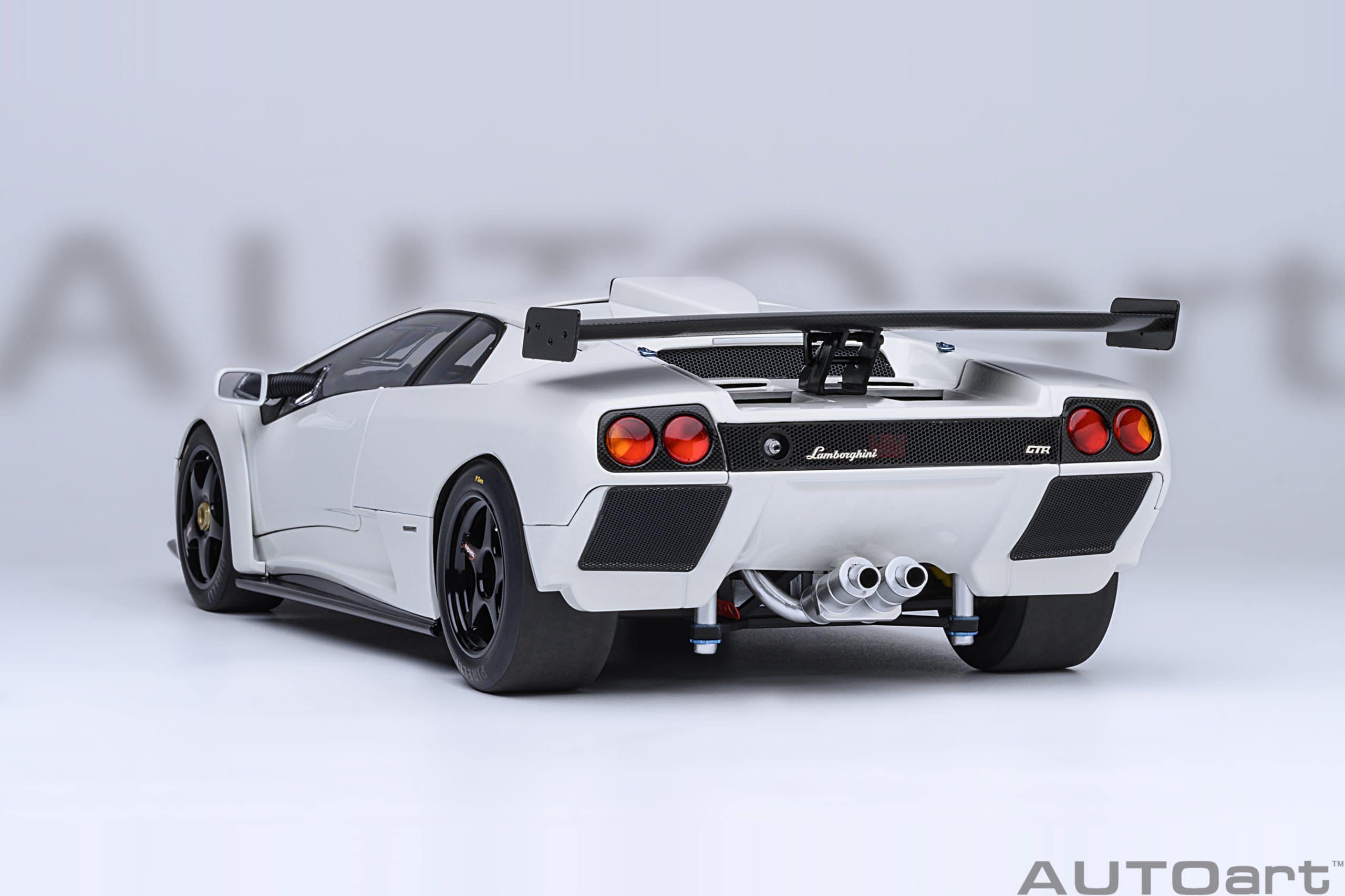 AUTOart Lamborghini Diablo GTR 1999 1:18 - Impact White - Image 20
