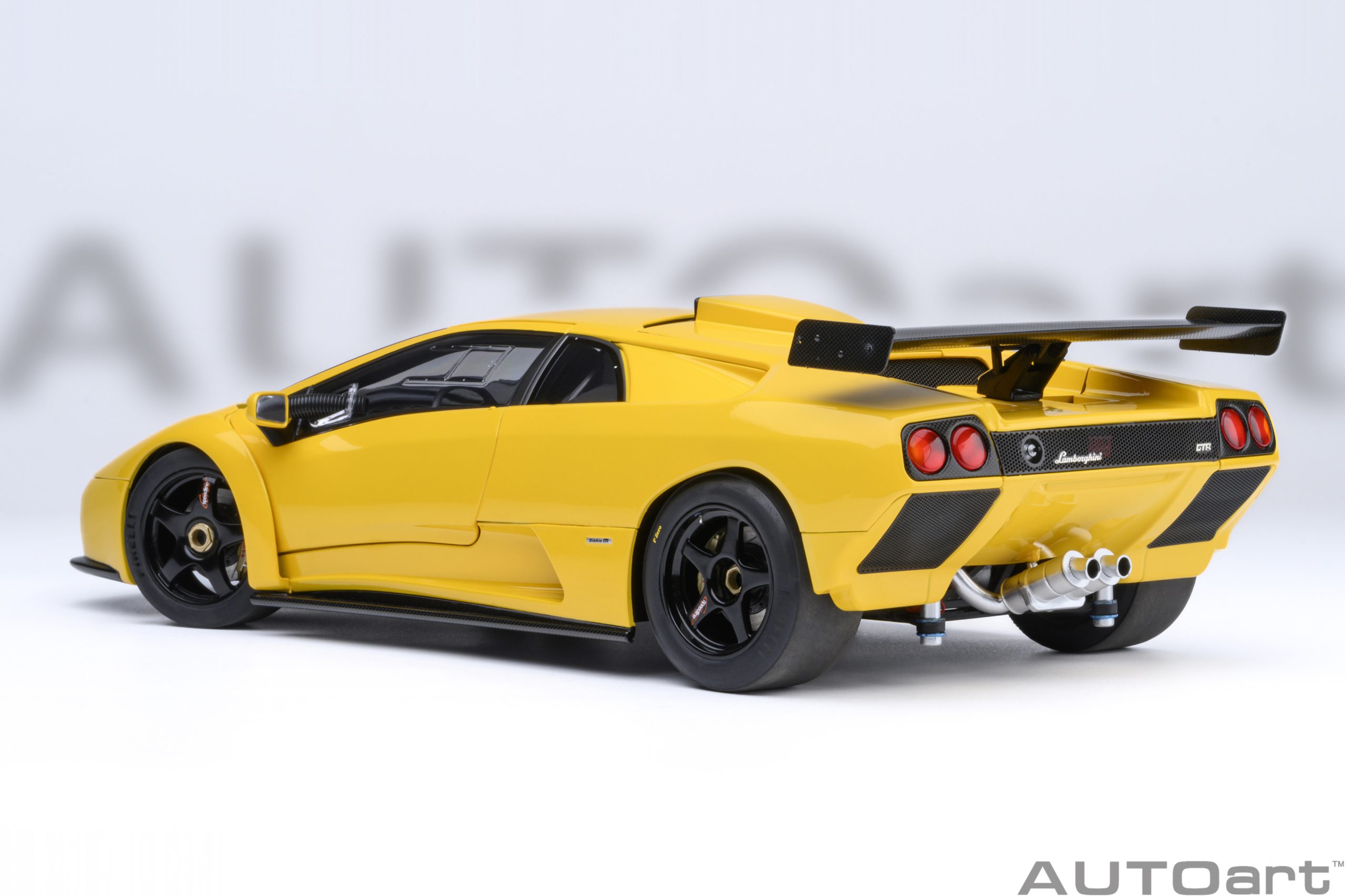 AUTOart Lamborghini Diablo GTR 1999 1:18 - Superfly Yellow - Image 2