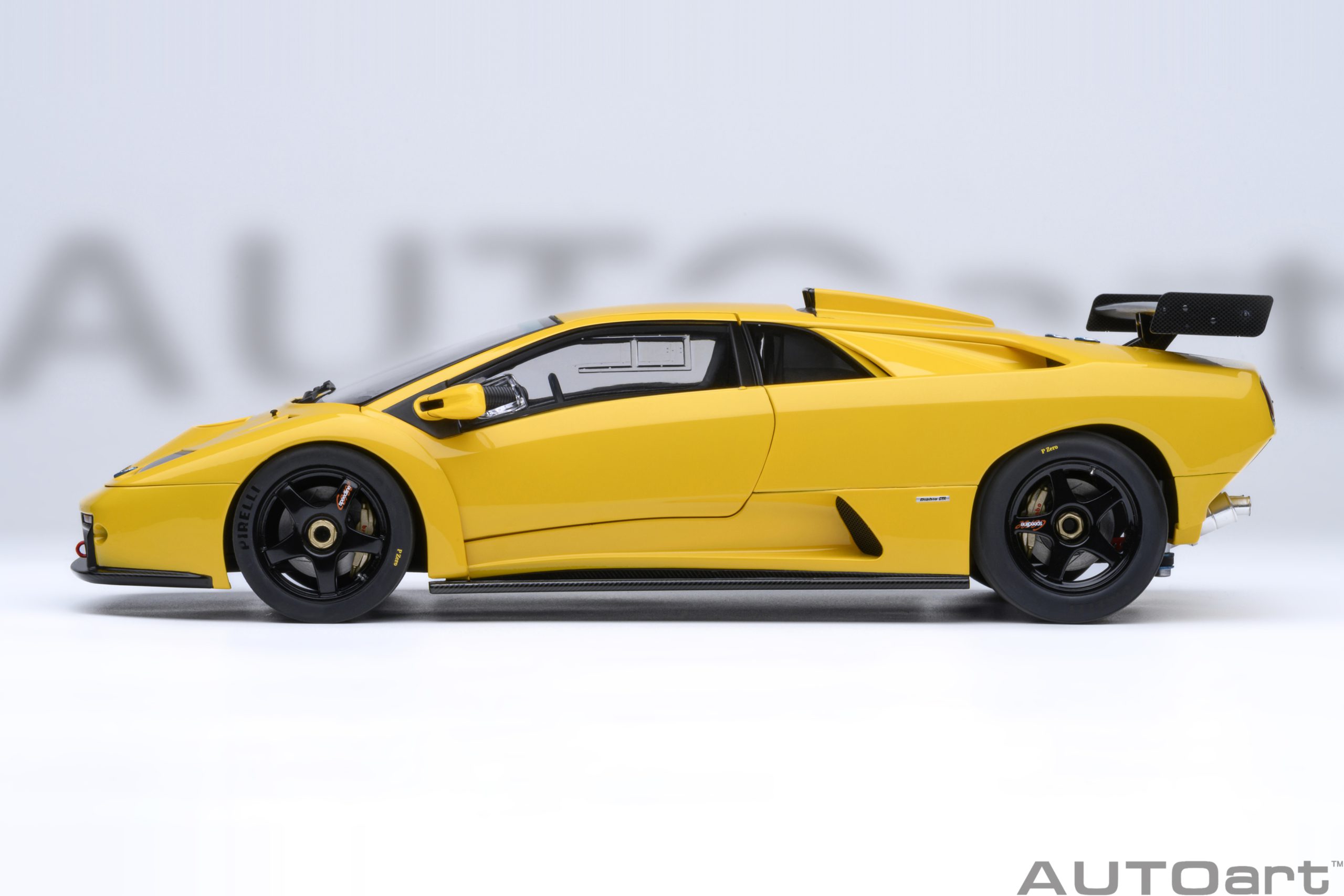 AUTOart Lamborghini Diablo GTR 1999 1:18 - Superfly Yellow - Image 3