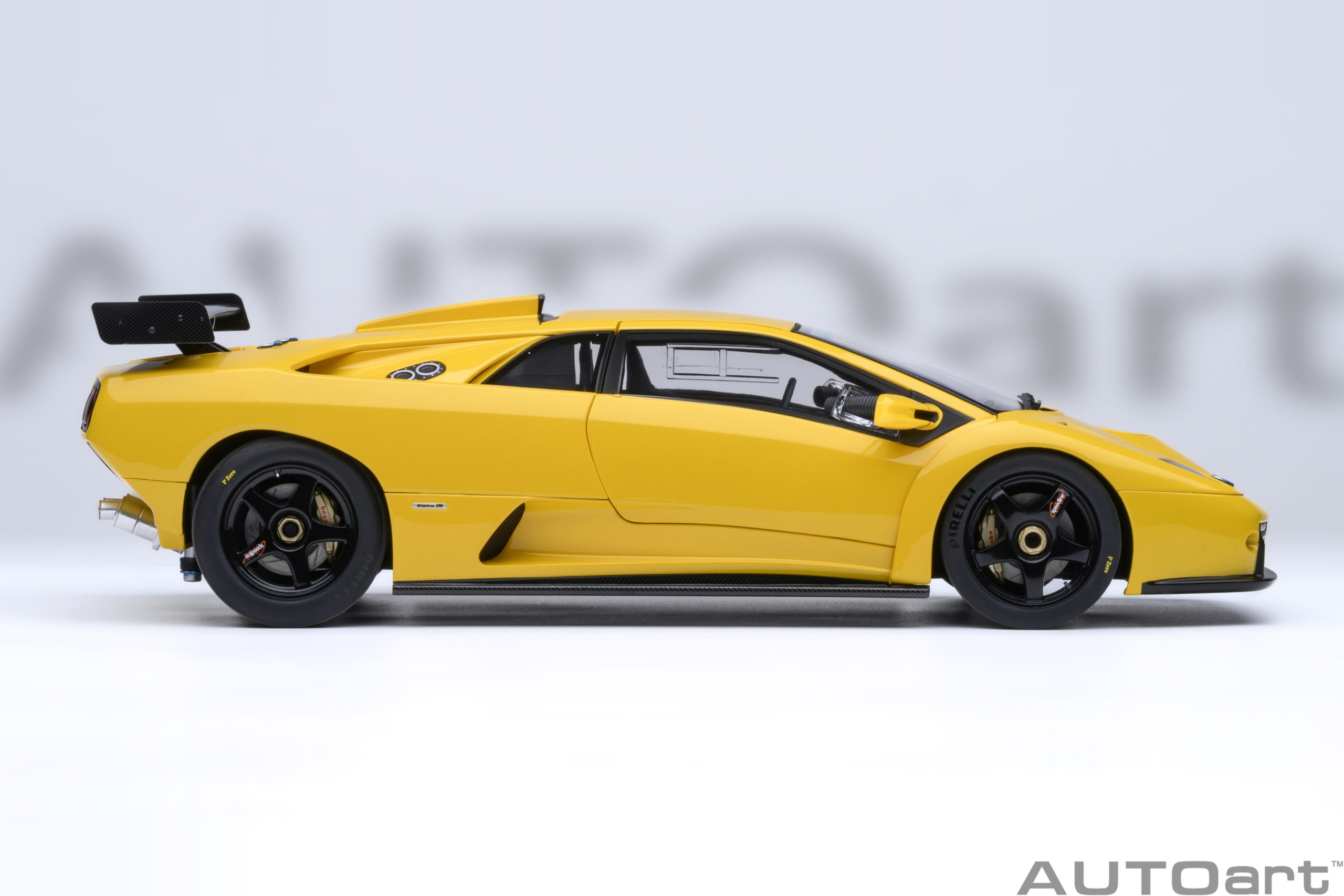 AUTOart Lamborghini Diablo GTR 1999 1:18 - Superfly Yellow - Image 4