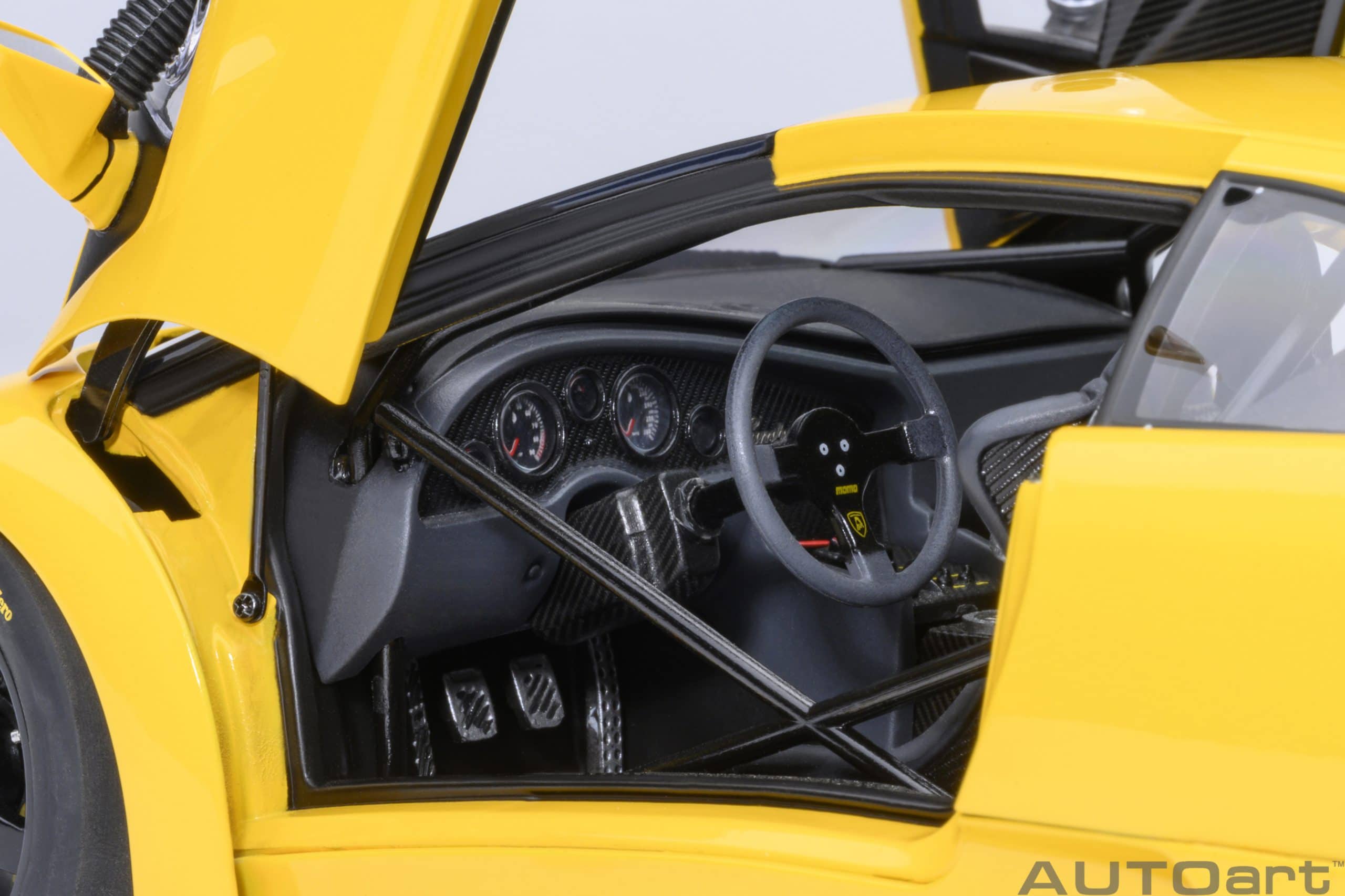AUTOart Lamborghini Diablo GTR 1999 1:18 - Superfly Yellow - Image 9